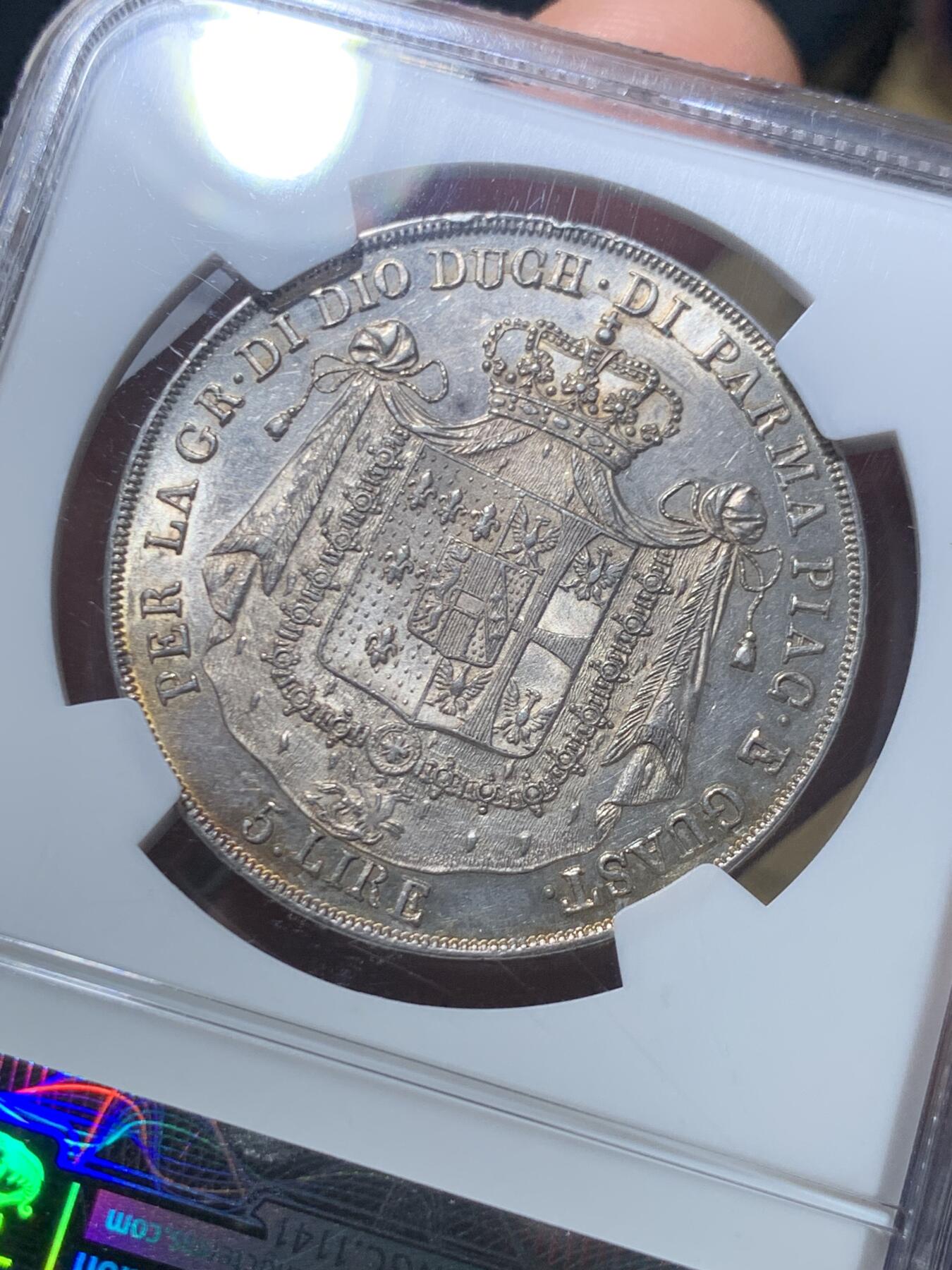 《竞宝斋》第469场 周日，周一 2场连拍 （全场包邮）欢迎送拍 NGC AU58 意大利帕尔马1832/15骑字5里拉大银币，正面为拿破仑皇后、女大公玛丽亚·露易丝，背面公国纹章繁复华丽。底板PL感足，实物观感极佳，不输MS，堪称同分中的战斗机。骑字版尤为稀少，更高仅有7枚。意系法系交汇的名誉品，国际拍卖大热点