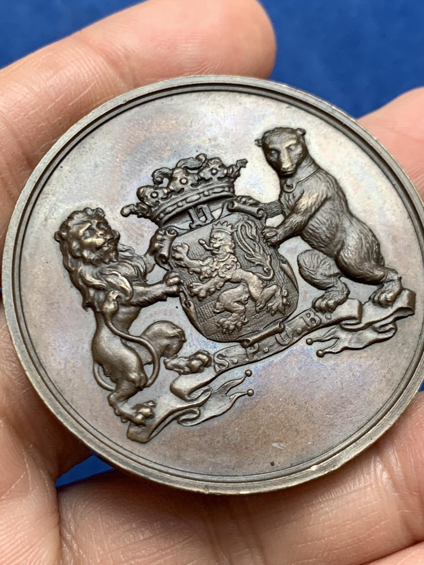 《竞宝斋》第469场 周日，周一 2场连拍 （全场包邮）欢迎送拍 科学家西蒙.史迪文纪念章，数学、物理、工程和流体静力学的先驱者，双面高浮雕，品相佳，直径：47.5mm，重：59g