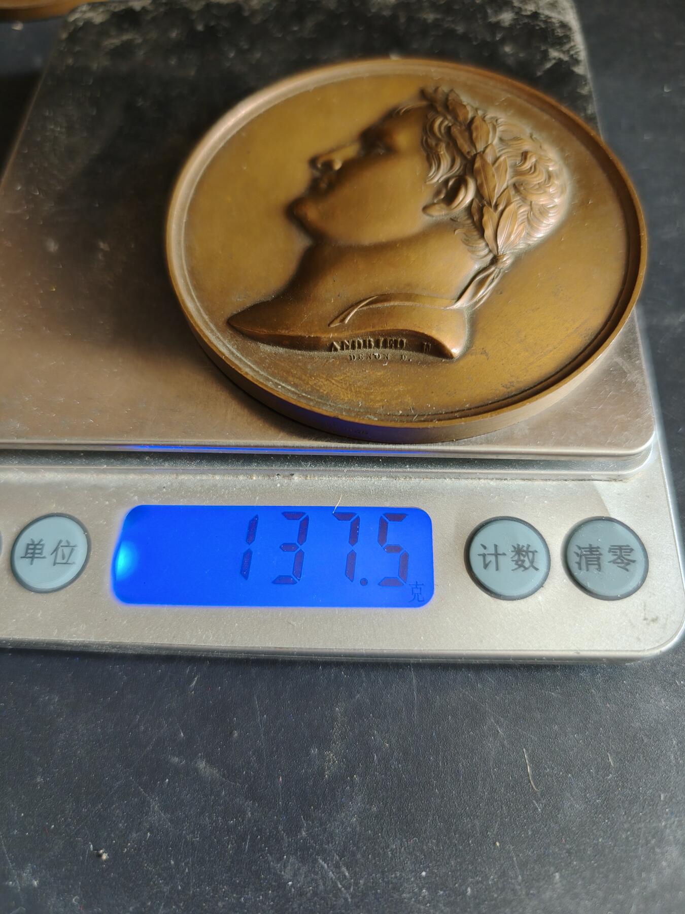 老王徽章第186期 法国拿破仑一世罗马王洗礼大铜章      直径68mm    重量137.5g