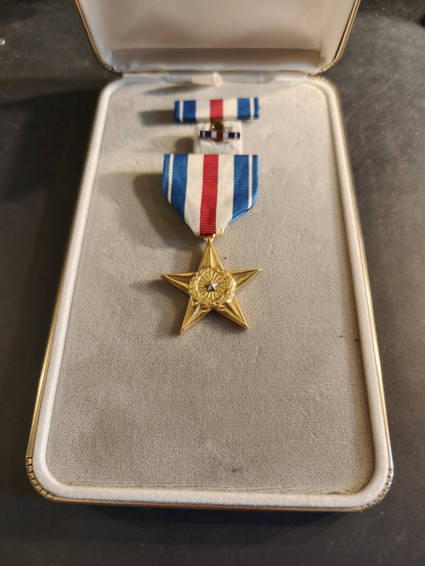 老王徽章第186期 美国银星勋章 原盒带略和珐琅略 少见全套