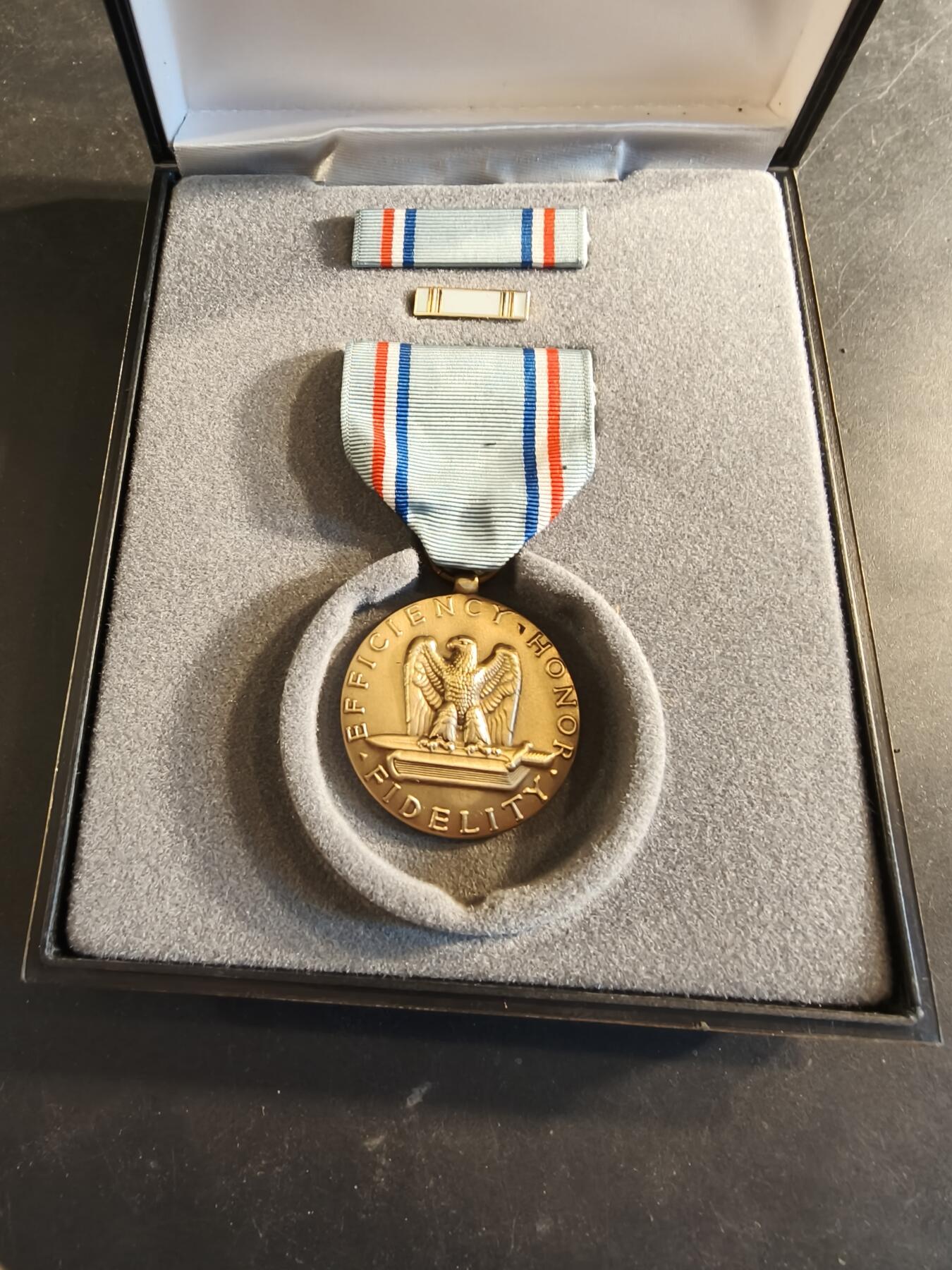 老王徽章第186期 美国空军品德优良奖章 原盒带略和珐琅略 少见全套