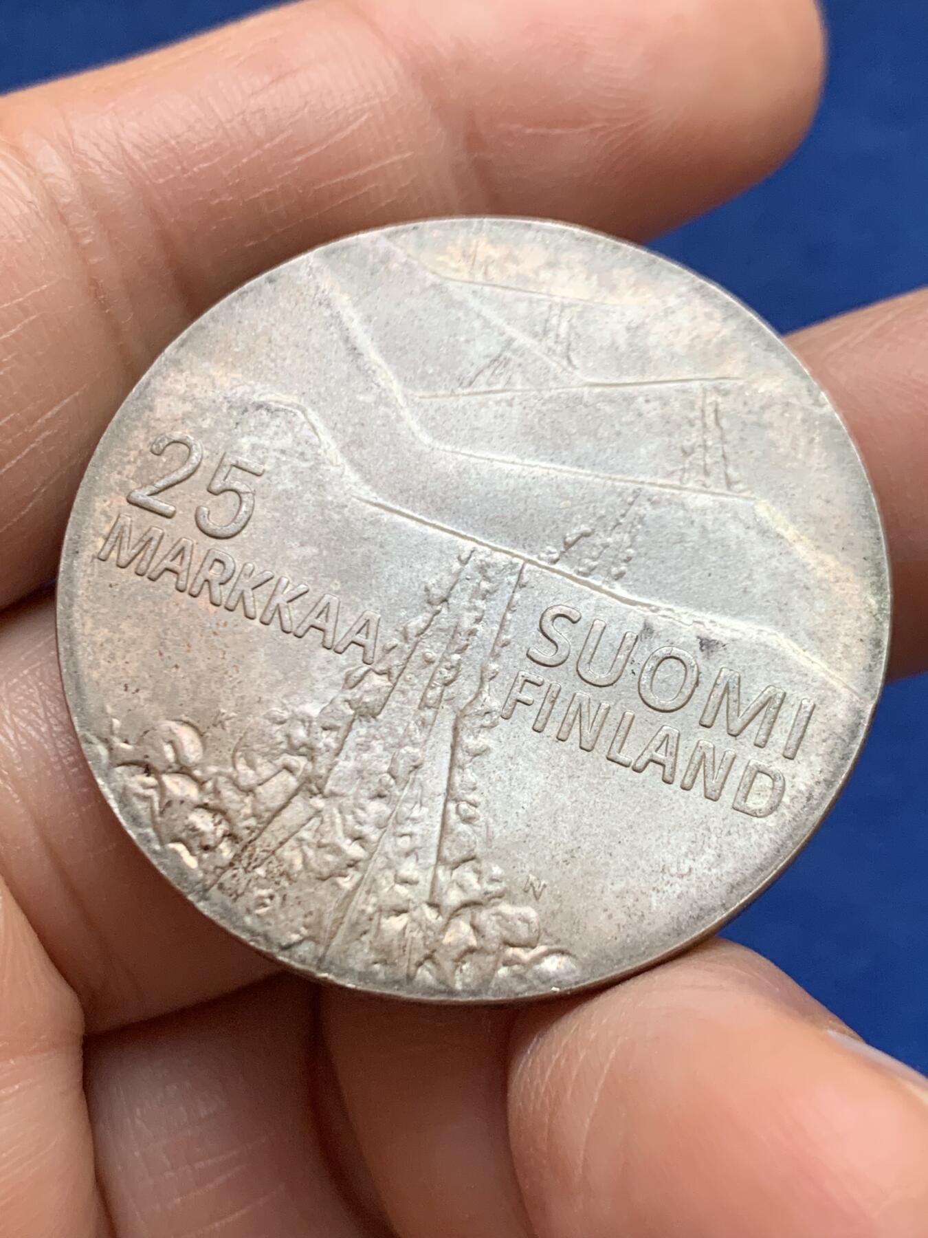 《竞宝斋》第469场 周日，周一 2场连拍 （全场包邮）欢迎送拍 芬兰1978年北欧世界滑雪锦标赛25马克纪念银币 26.35克