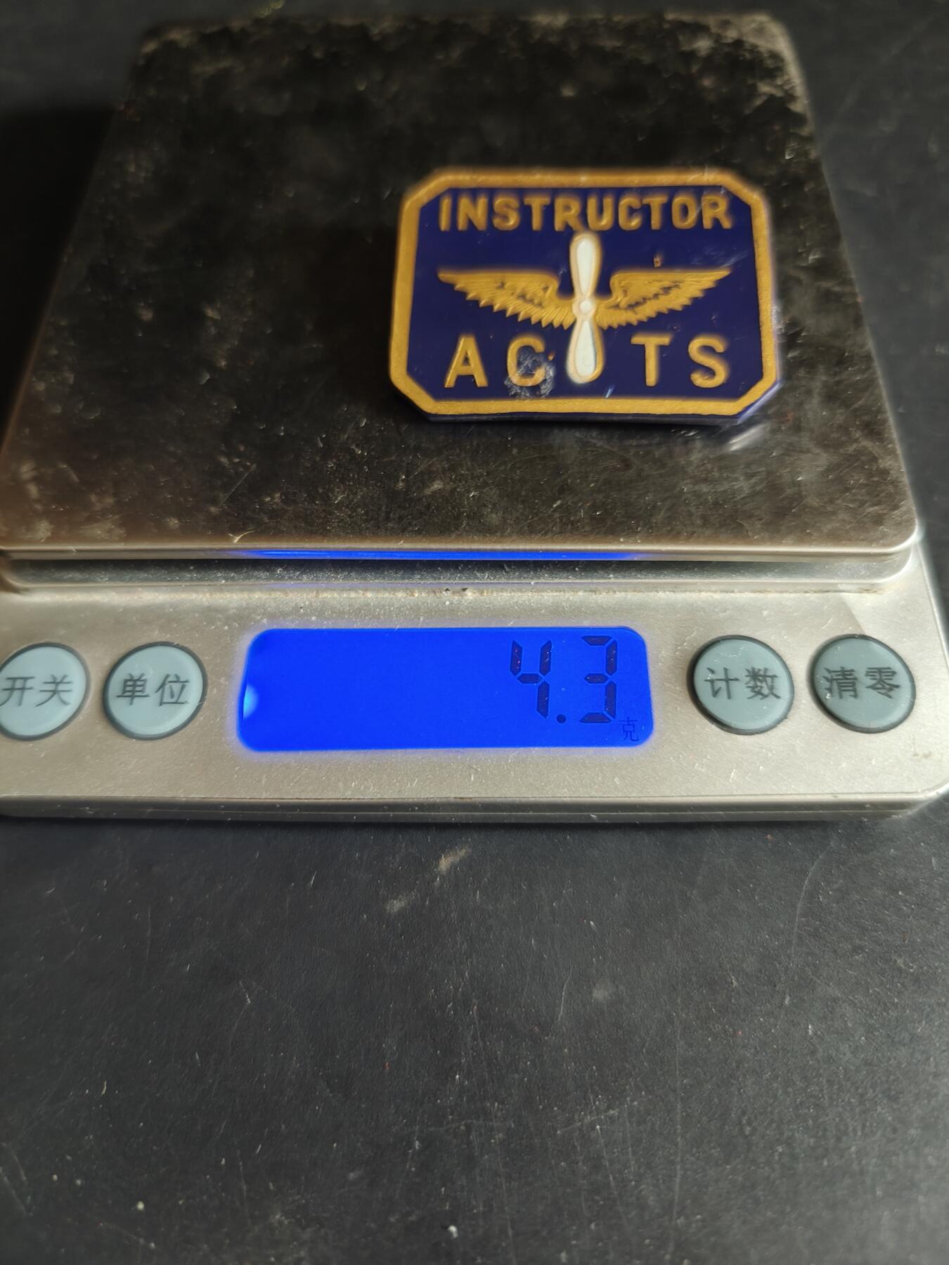 老王徽章第186期 美国陆军航空技术学校教官证章    二战时期横针版    内部镶嵌22k金工艺