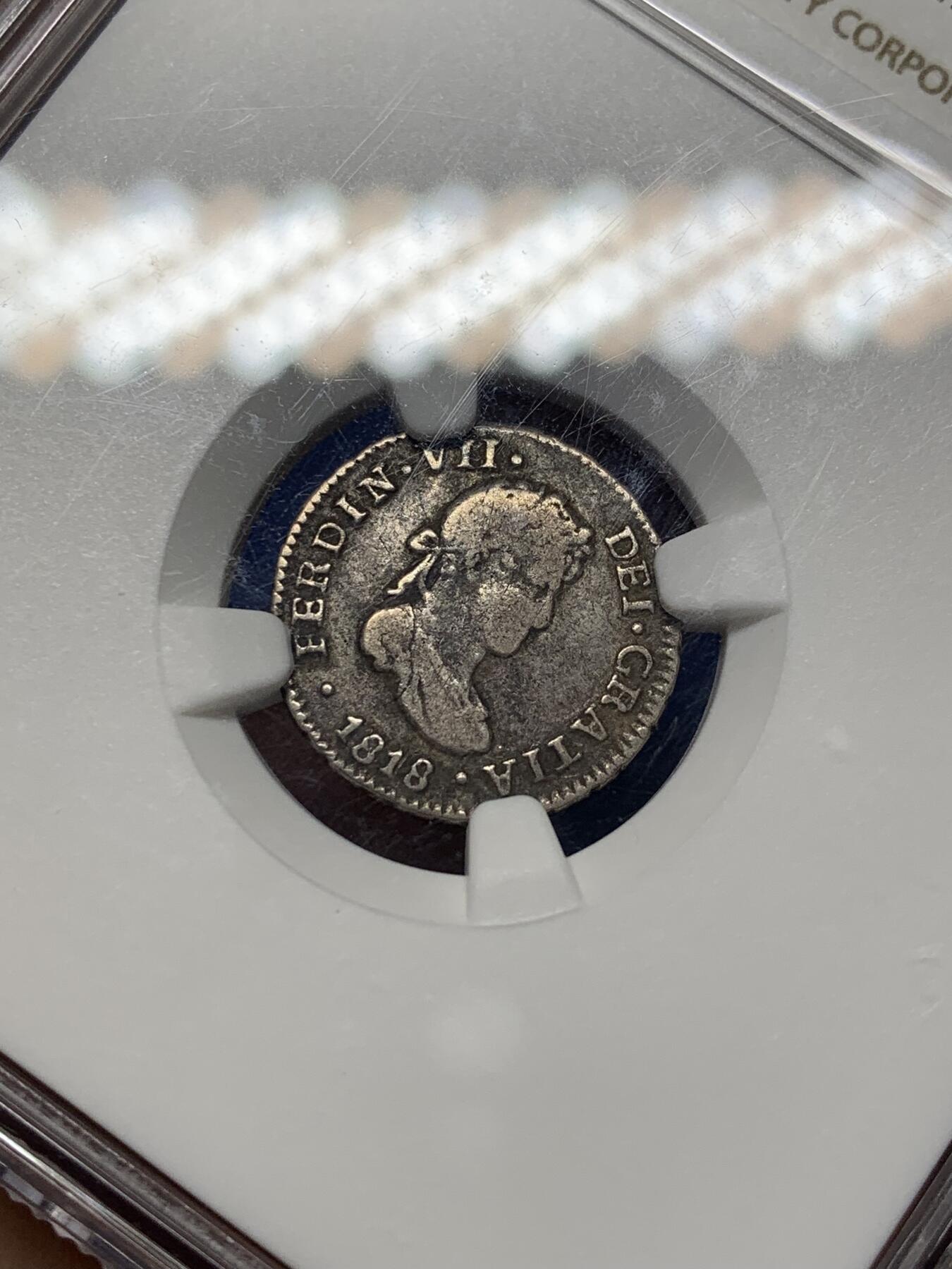 《竞宝斋》第469场 周日，周一 2场连拍 （全场包邮）欢迎送拍 NGC VF30 西属玻利维亚1818年1/2雷亚尔双柱人像银币，辅币量小的多，费七版，少见品种，年份不错，NGC出分仅5枚