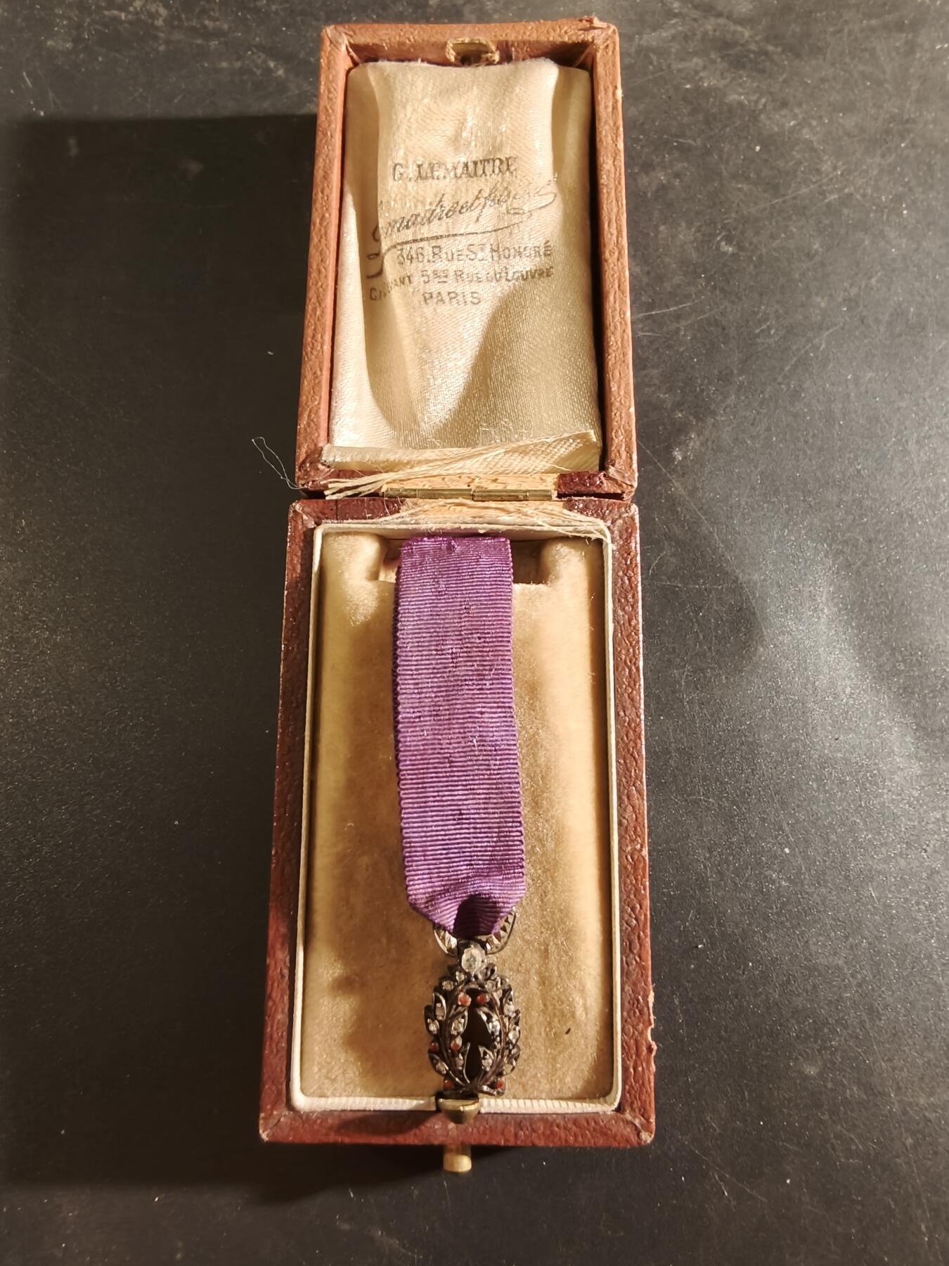 老王徽章第186期 法国骑士级棕榈叶勋章迷你章    银质珐琅镶嵌钻石    原盒    三共早期珠宝商版本