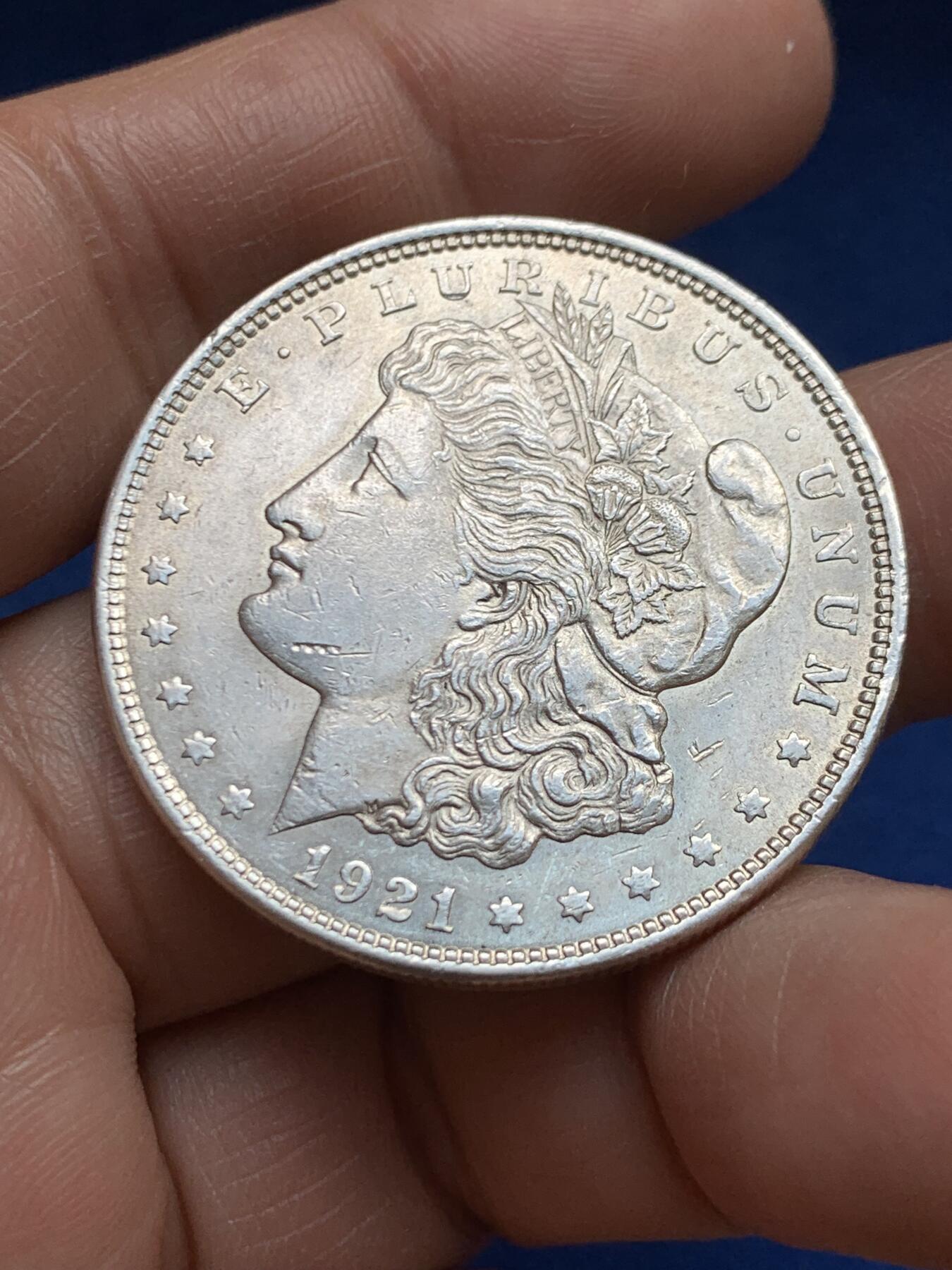 《竞宝斋》第469场 周日，周一 2场连拍 （全场包邮）欢迎送拍 美国1921年摩根1美元银币，转光强烈