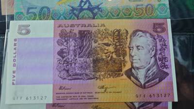 世界钱币～微拍第238期暨2026年第19期  部分尾货整理陆续低价起拍清仓 - 老版澳大利亚5元 全新绝品尾号127