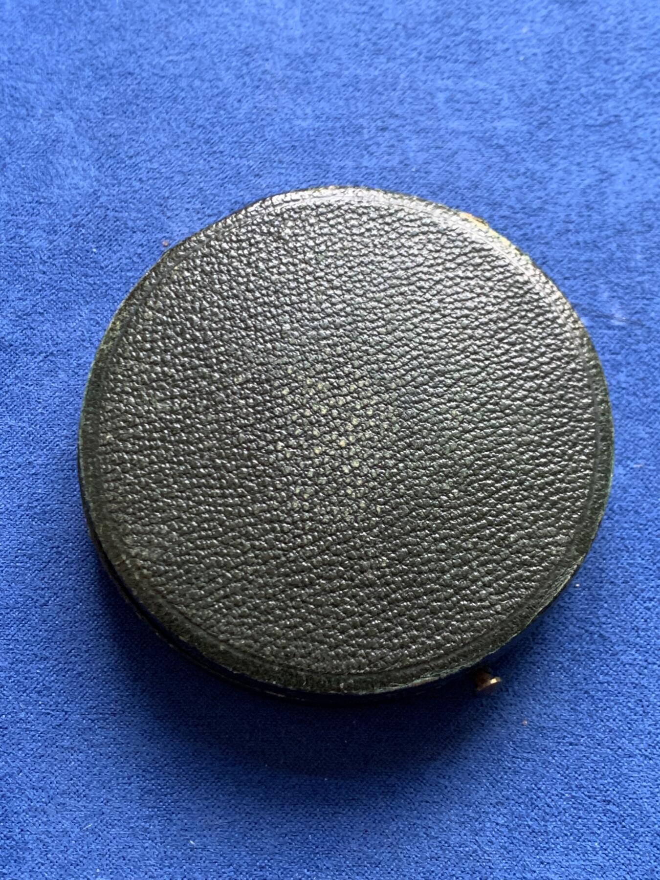 《竞宝斋》第469场 周日，周一 2场连拍 （全场包邮）欢迎送拍 1879年法国科多尔省瑟米尔学院校友协会镀金大银章 91.6克 56.6mm 丰饶角1银标 保存良好