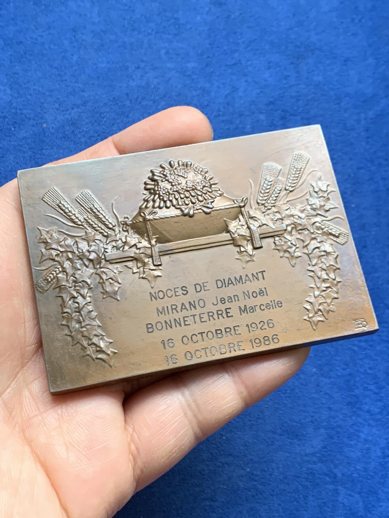 《竞宝斋》第469场 周日，周一 2场连拍 （全场包邮）欢迎送拍 名家名作 法国结婚60周年纪念大铜章 206.7克 57.3*79.7mm 丰饶角铜标边铭 带盒