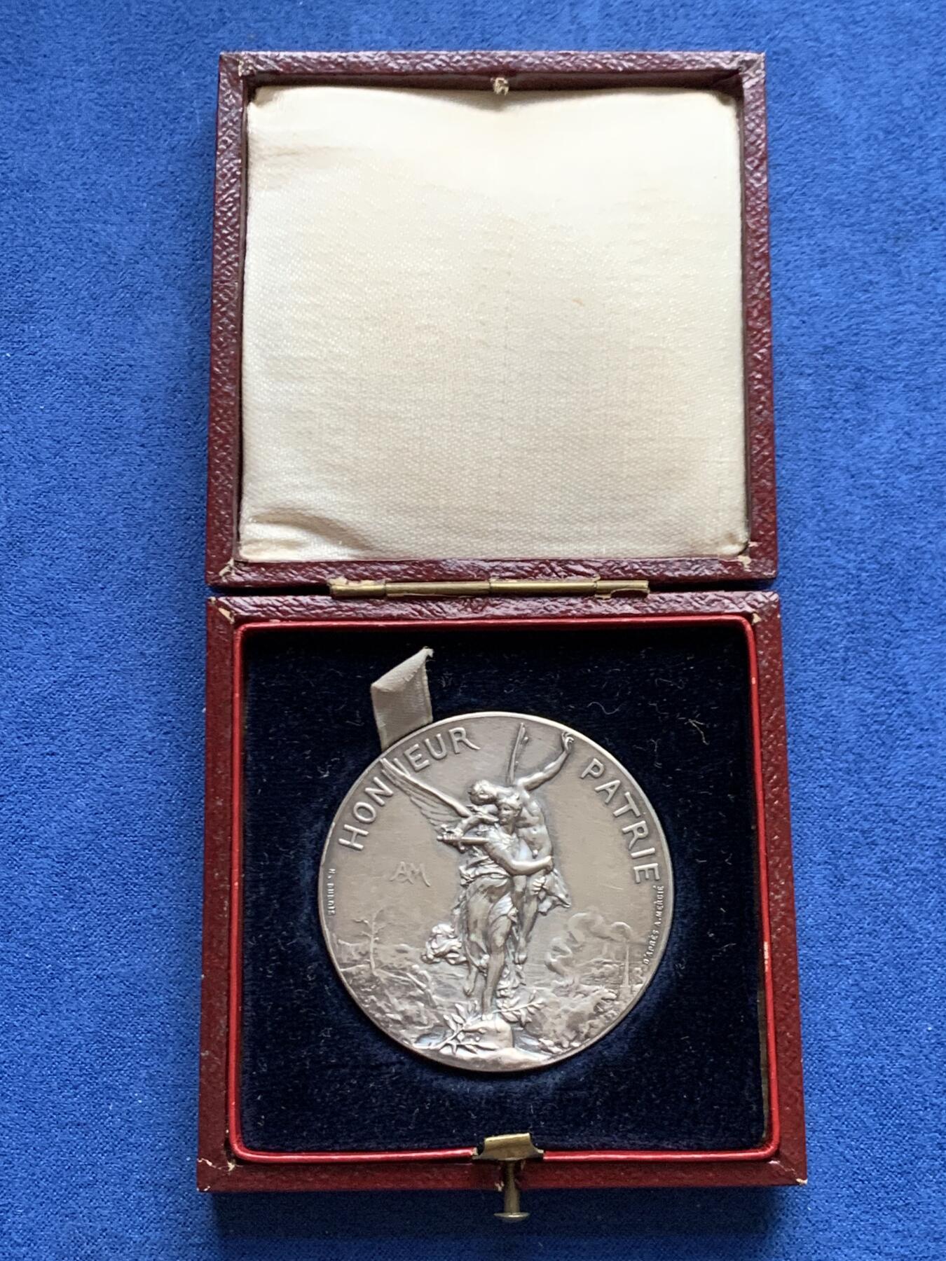 《竞宝斋》第469场 周日，周一 2场连拍 （全场包邮）欢迎送拍 1891年法国里昂射击节银章 48.9克 44.5mm 丰饶角银标 带盒