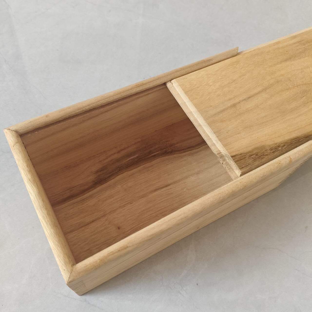 抽拉式香樟木收纳盒