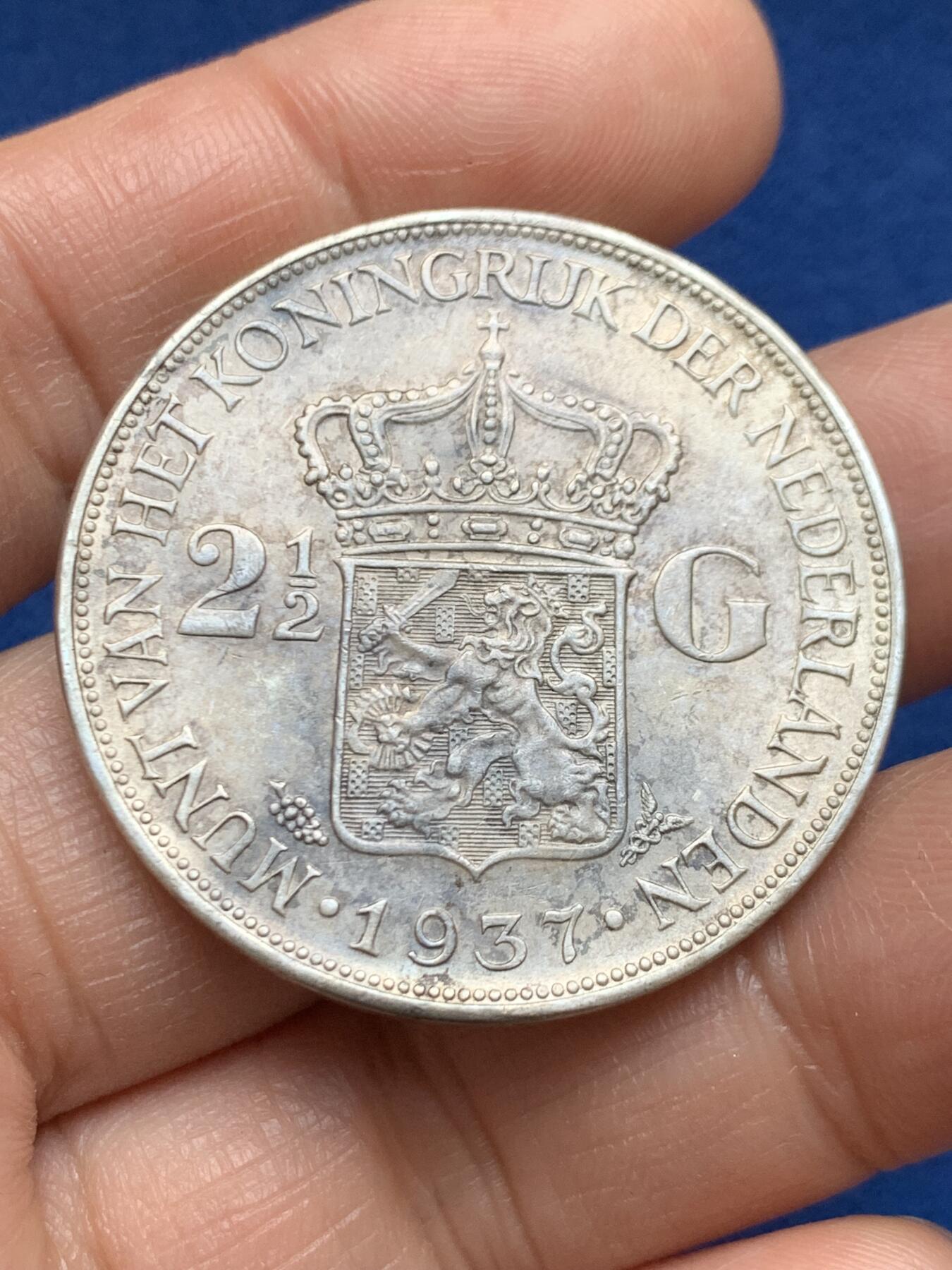 《竞宝斋》第469场 周日，周一 2场连拍 （全场包邮）欢迎送拍 荷兰 1937年 威廉明娜 2.5盾 银币 ，品相不错，转光明显