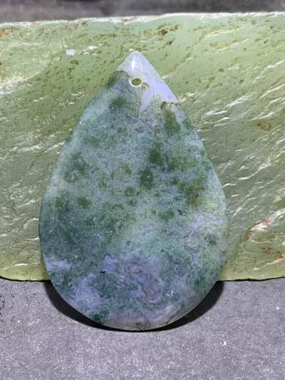 精美冰透水草玛瑙吊坠一个， - 精美冰透水草玛瑙吊坠一个，