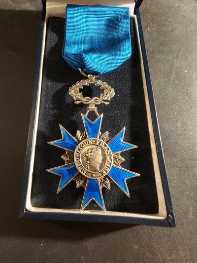 老王徽章第186期 - 法国骑士级国家功勋勋章    珠宝商版本螃蟹银标    原盒    24.7g