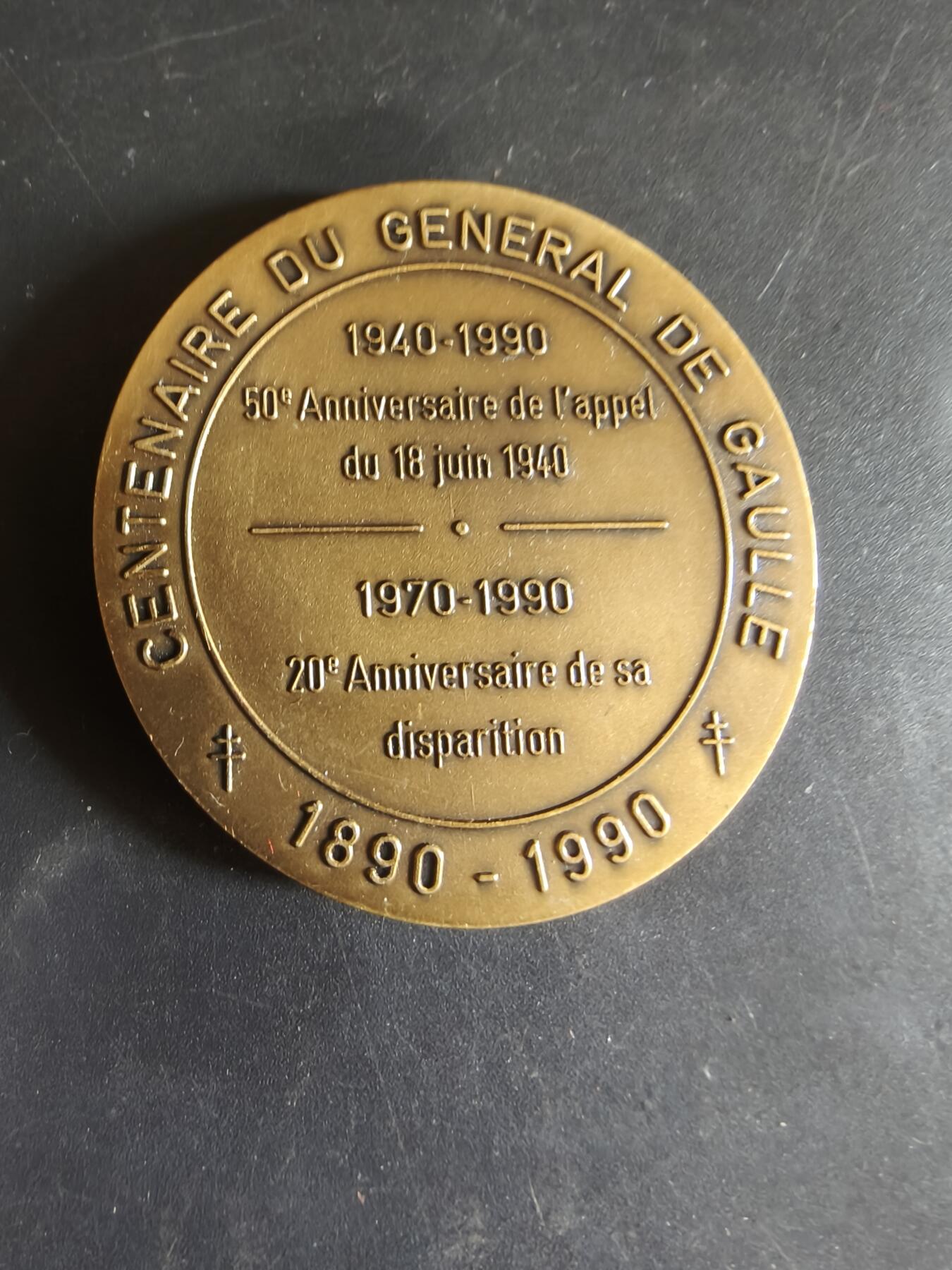 老王徽章第186期 法国夏尔·戴高乐诞辰一百周年纪念章    直径48mm    重量64g