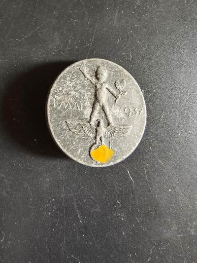 老王徽章第186期 - 德三1937年五一劳动节证章