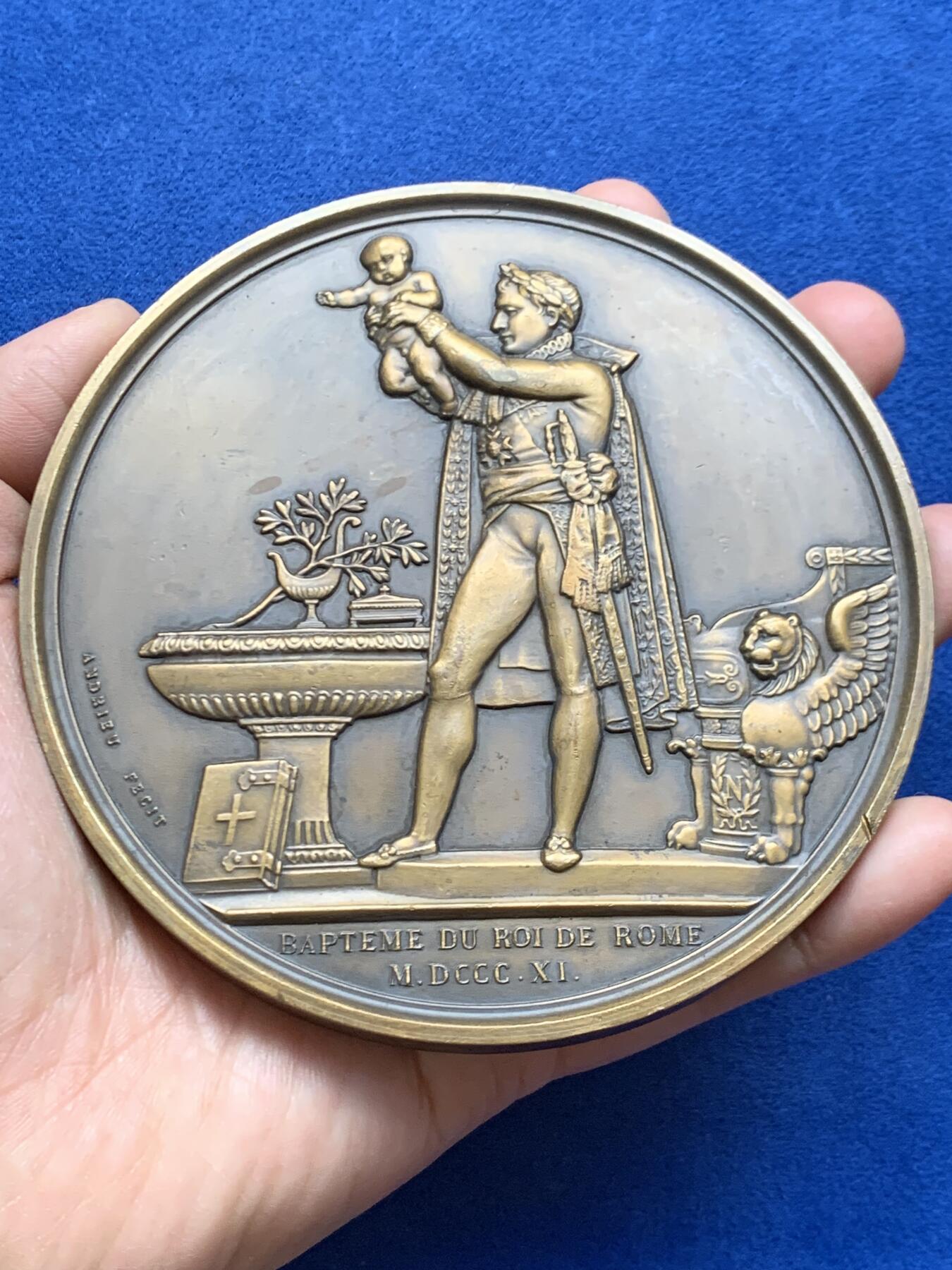 《竞宝斋》第469场 周日，周一 2场连拍 （全场包邮）欢迎送拍 法国拿破仑一世庆祝罗马王诞生后铸版超大铜章 659克 112.5mm 丰饶角铜标