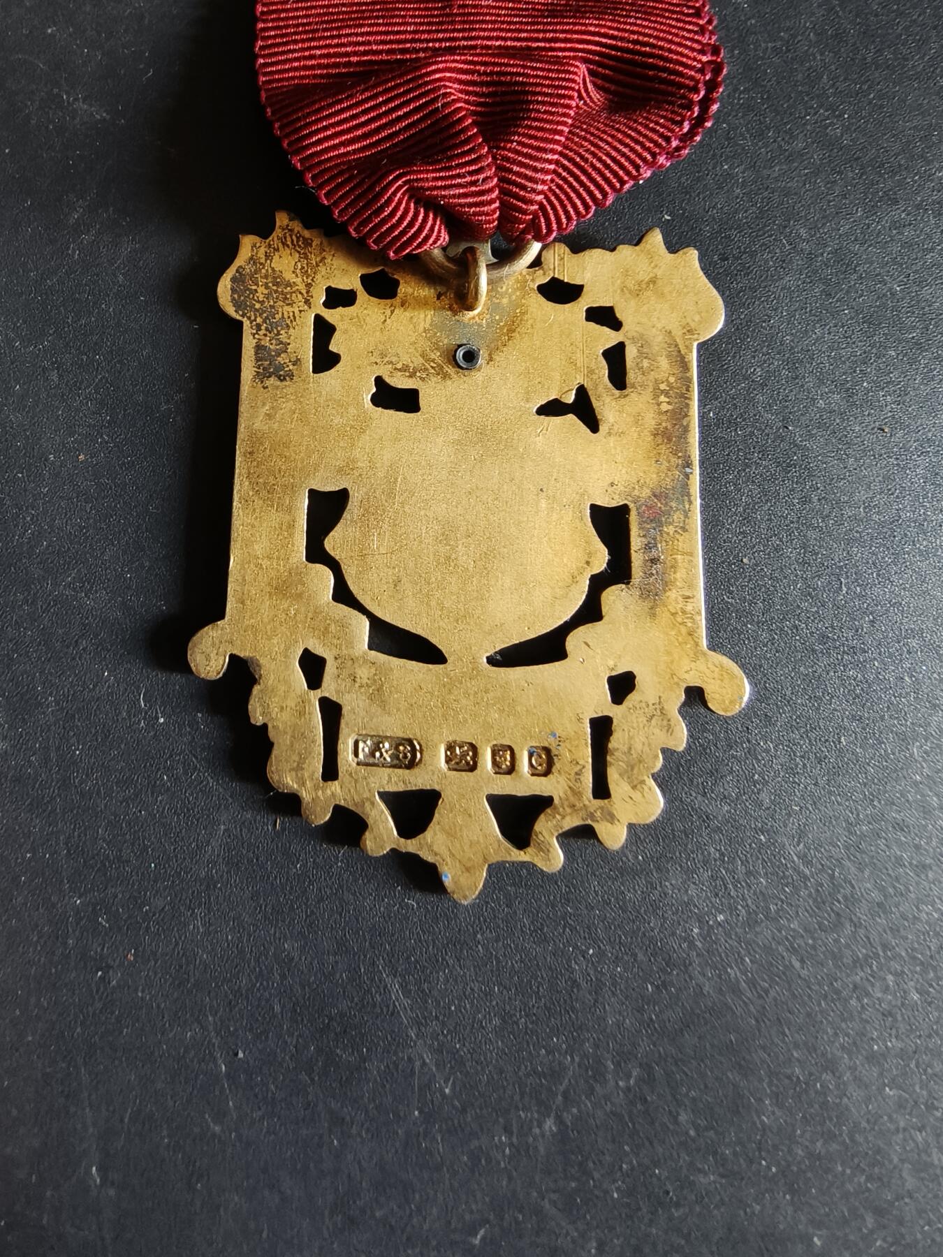 老王徽章第186期 英国皇家共济会慈善协会导师奖章    925银镀金珐琅    上挂银镀金    19g 