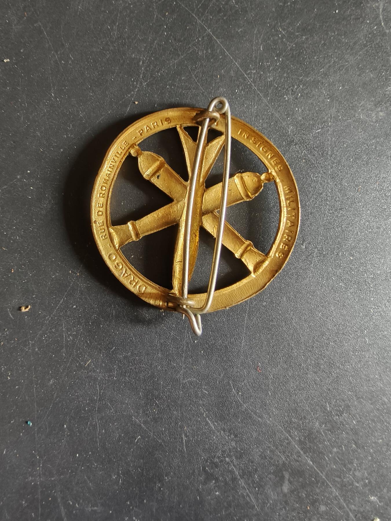 老王徽章第186期 法国炮兵贝雷帽徽