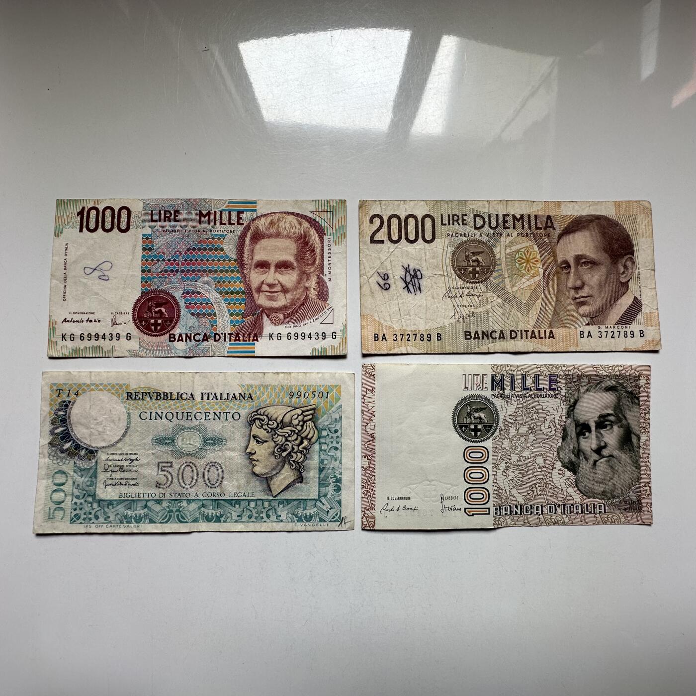 🌹外币初藏🌹🐯2026年第27场   每周二四六晚8️⃣点 接代拍 意大利老版纸币4张