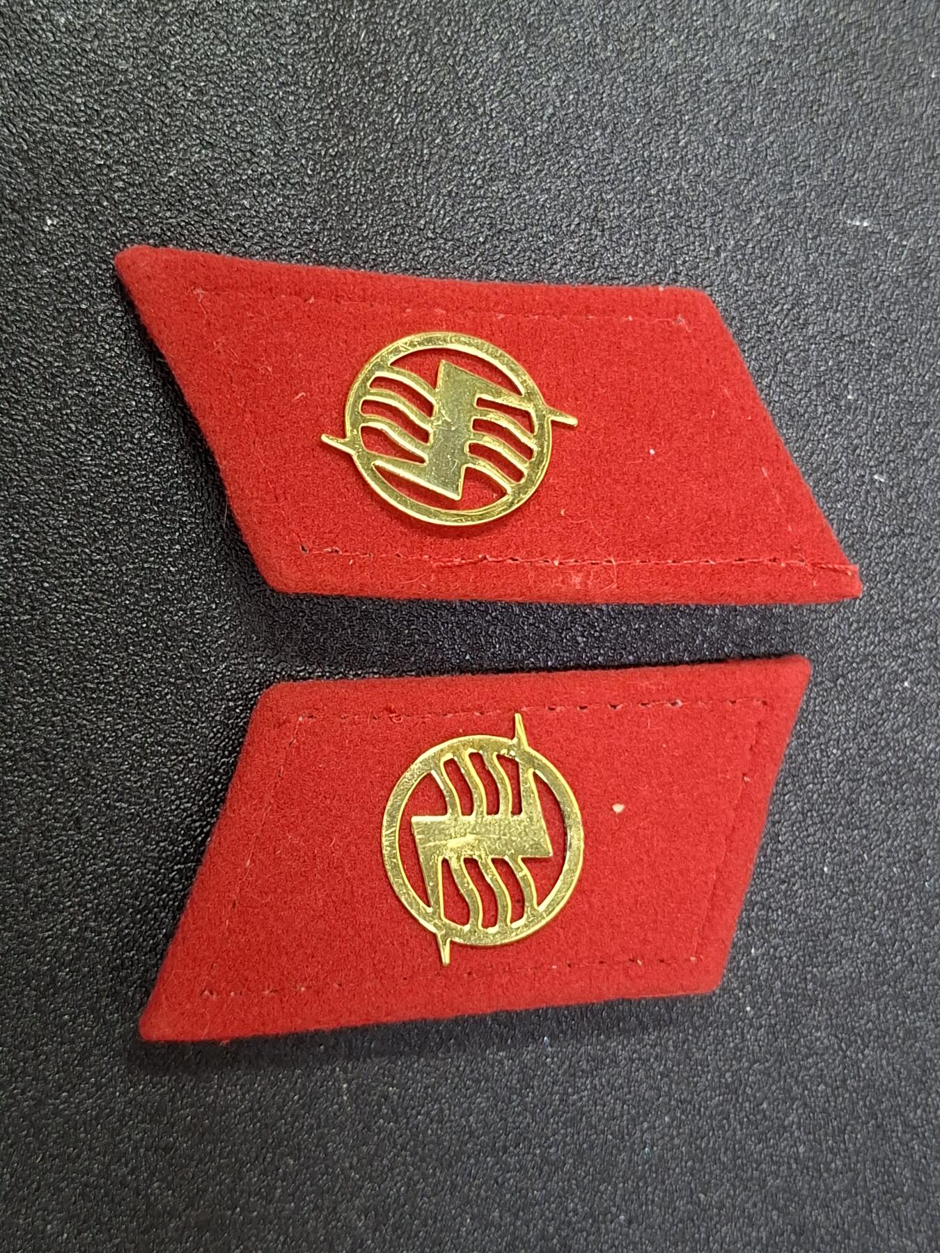 西秦中古拍卖第八十期  越南人民军陆军通讯兵领章