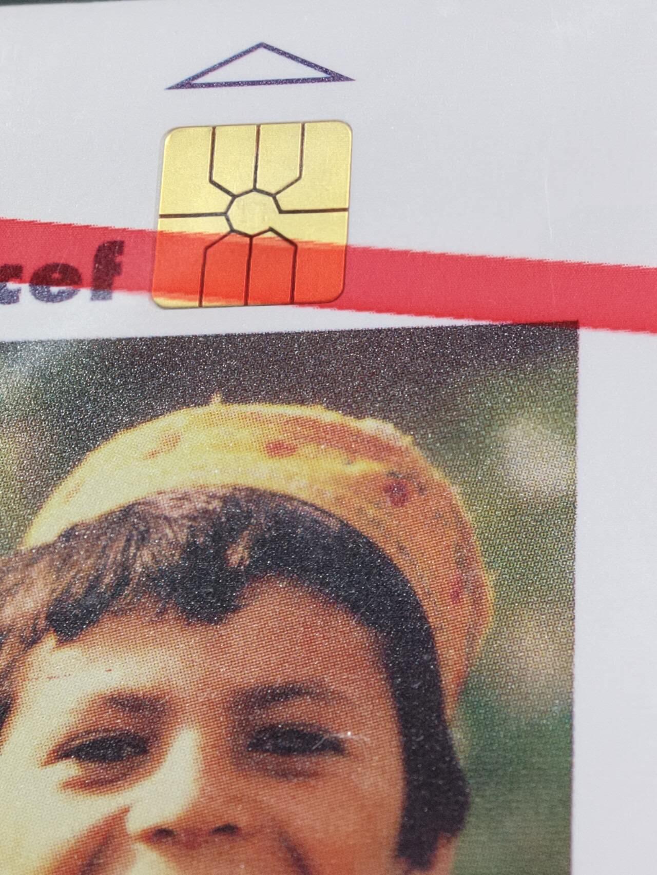 公藏第62期裸卡拍卖 匈牙利电信IC卡（快乐童年）4全原封套，芯片光亮，有一张原封套缺个小角。