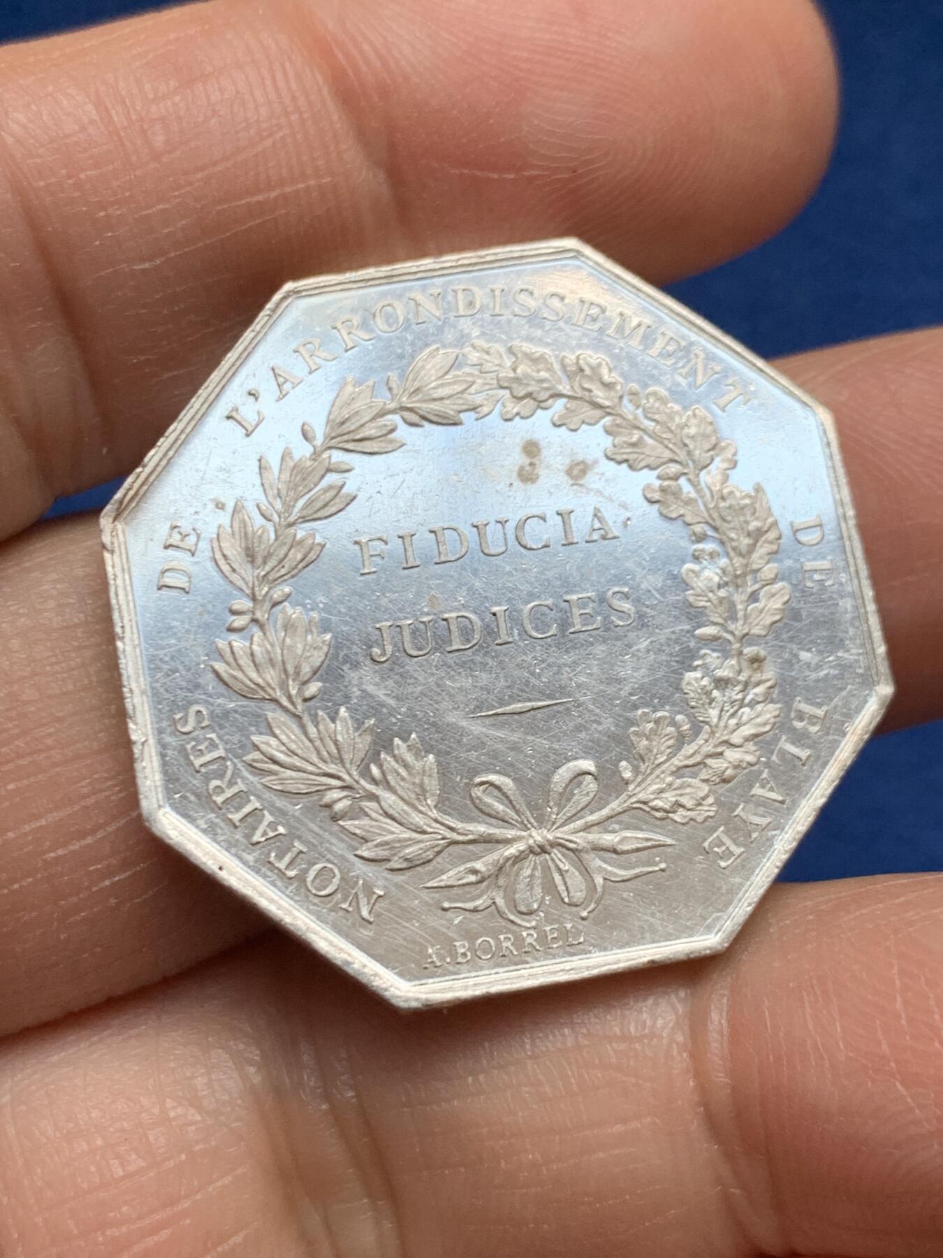 《竞宝斋》第469场 周日，周一 2场连拍 （全场包邮）欢迎送拍 法国布赖地区司法公证人八角银质代币 19.7克 31.2mm 丰饶角银标