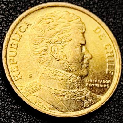 泉币菌-第206场-拍品多 请提前出价 铜光美品 智利10比索铝青铜币 独立战争领袖奥希金斯 21MM 