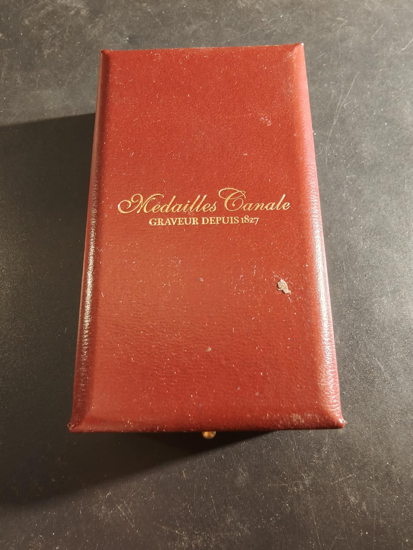 老王徽章第186期 法国军官级鼓励奉献协会勋章     原盒