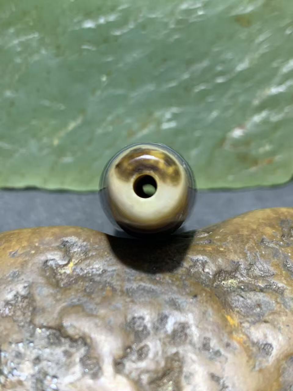 精美罕见一眼靠山图案千层纹药师玛瑙桶珠一个