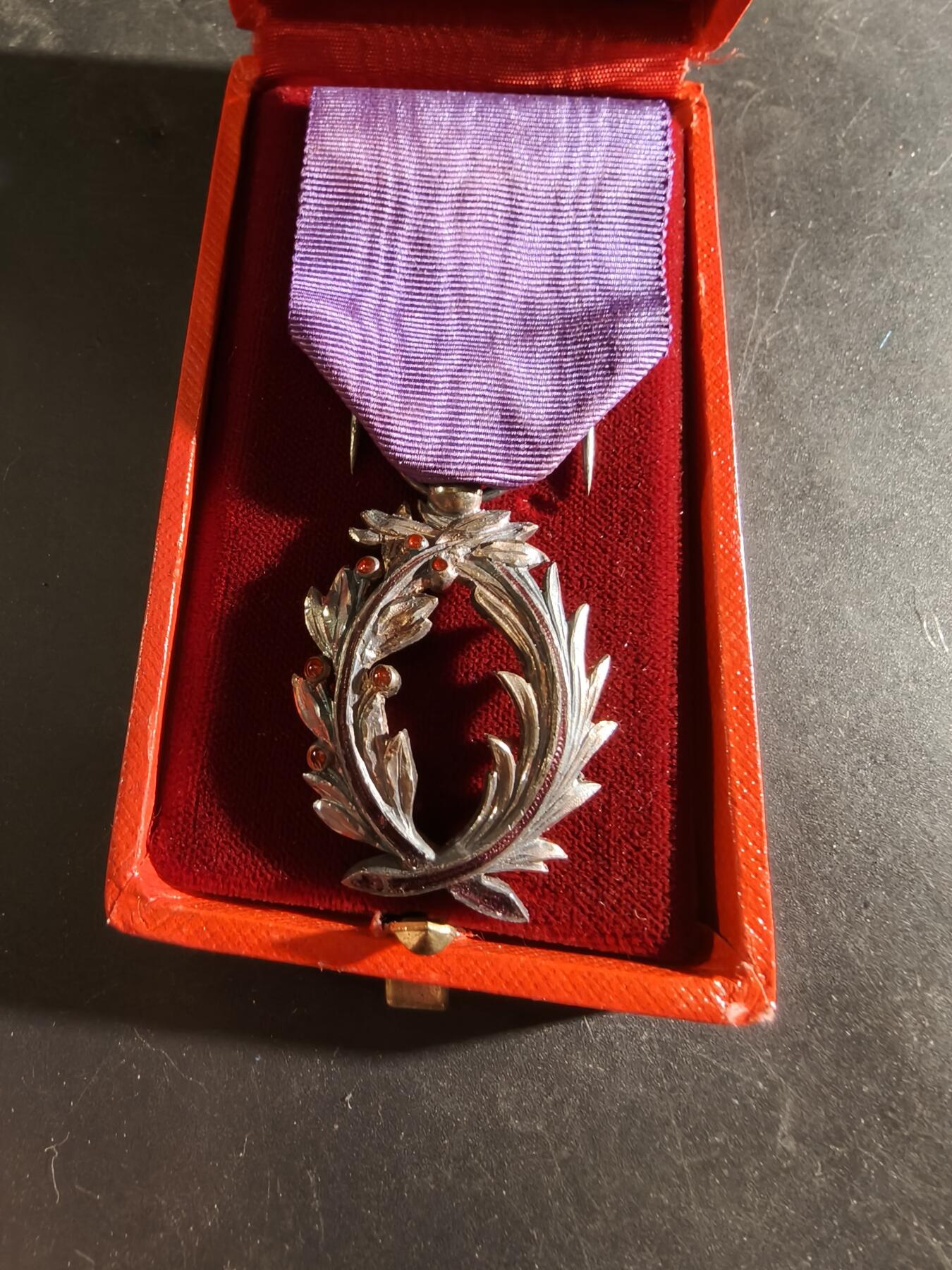 老王徽章第186期 法国骑士级棕榈叶勋章    原盒    银质珐琅    珠宝商版本