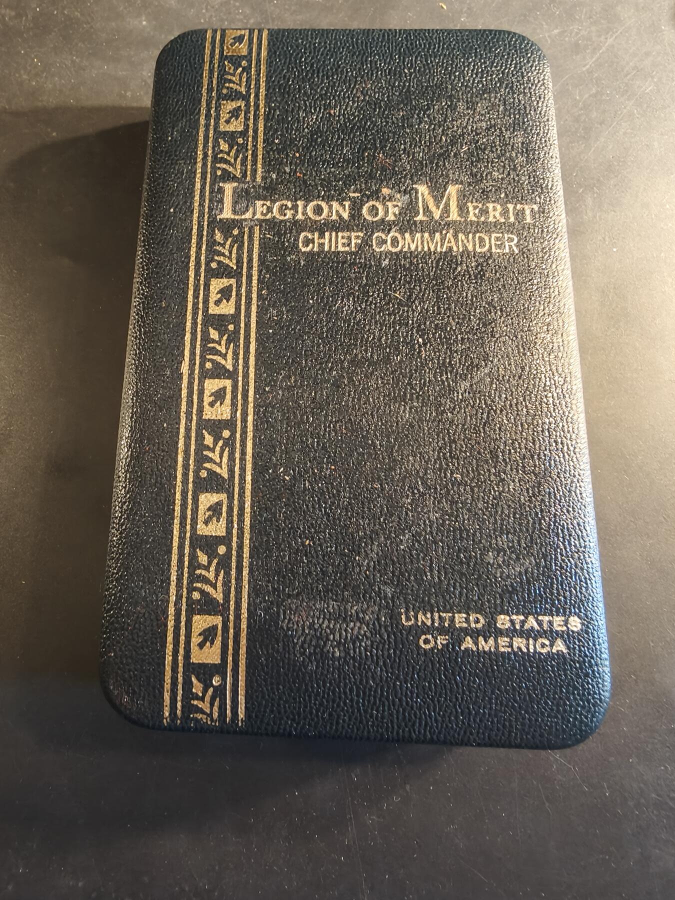 老王徽章第186期 美国司令官级功绩军团勋章 原盒带略和珐琅略 少见全套