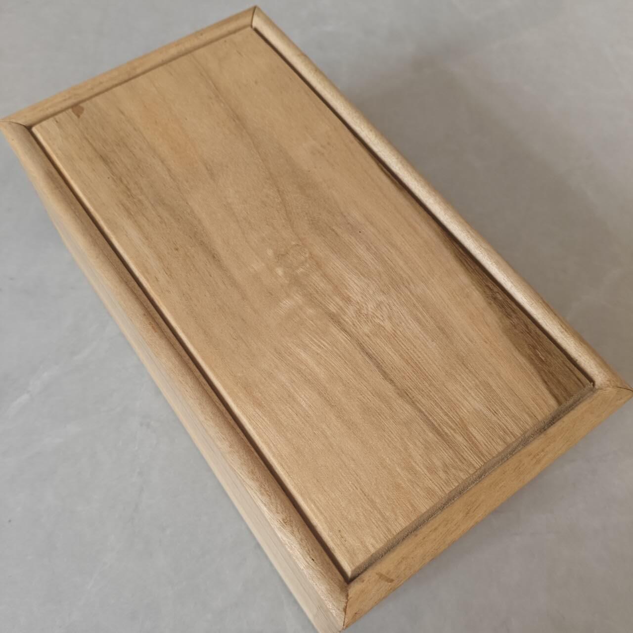 抽拉式香樟木收纳盒