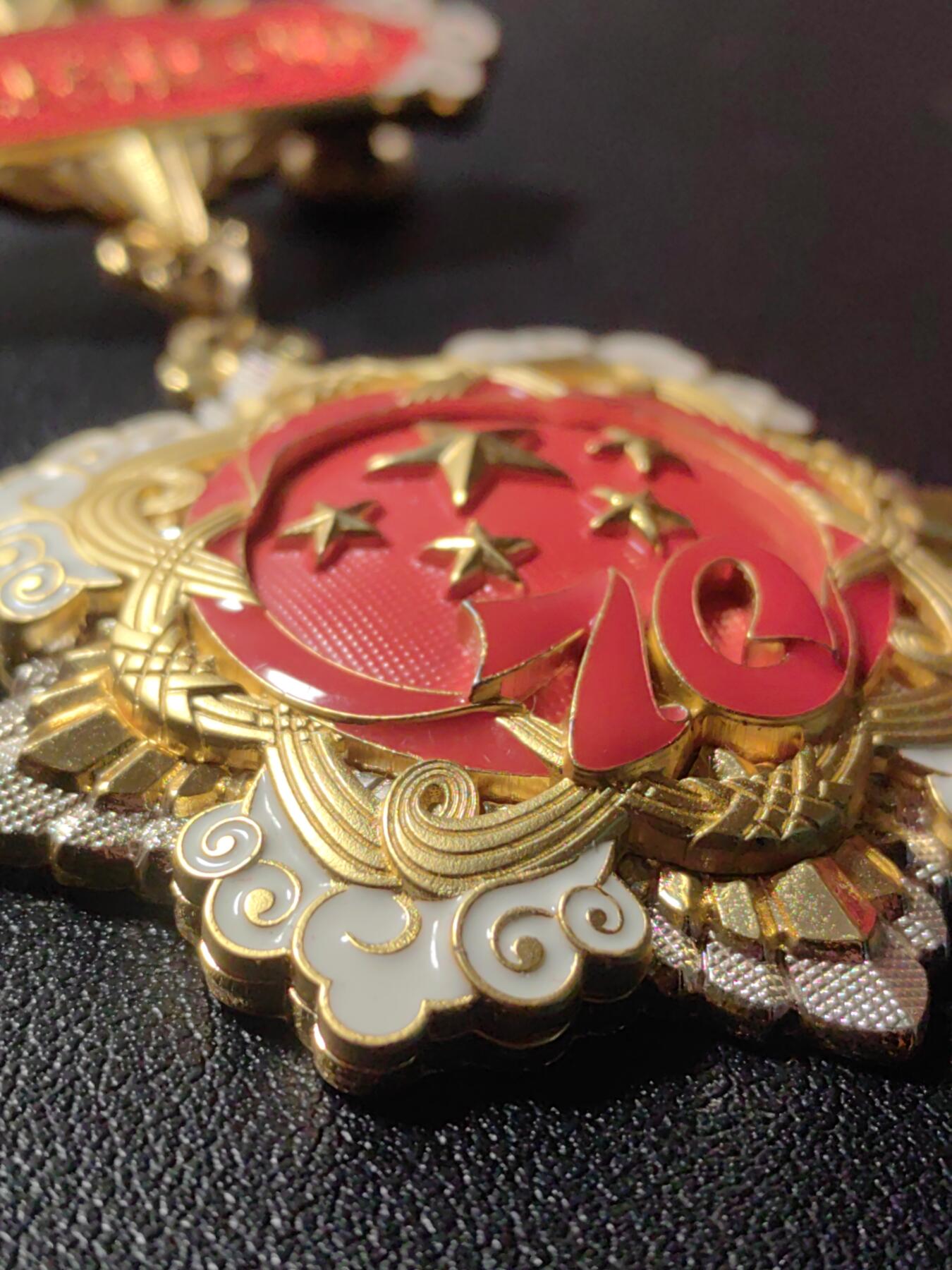 靖甫拍卖第六场 70周年奖章带内原盒 有使用痕迹