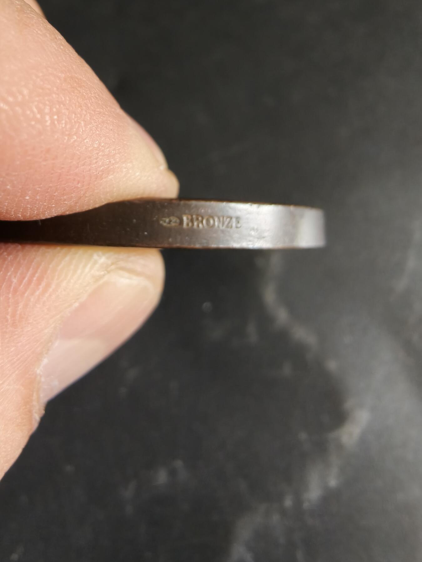 老王徽章第186期 法国天主教会1870年首次圣餐仪式大铜章    高浮雕     直径50mm    重量59.4g