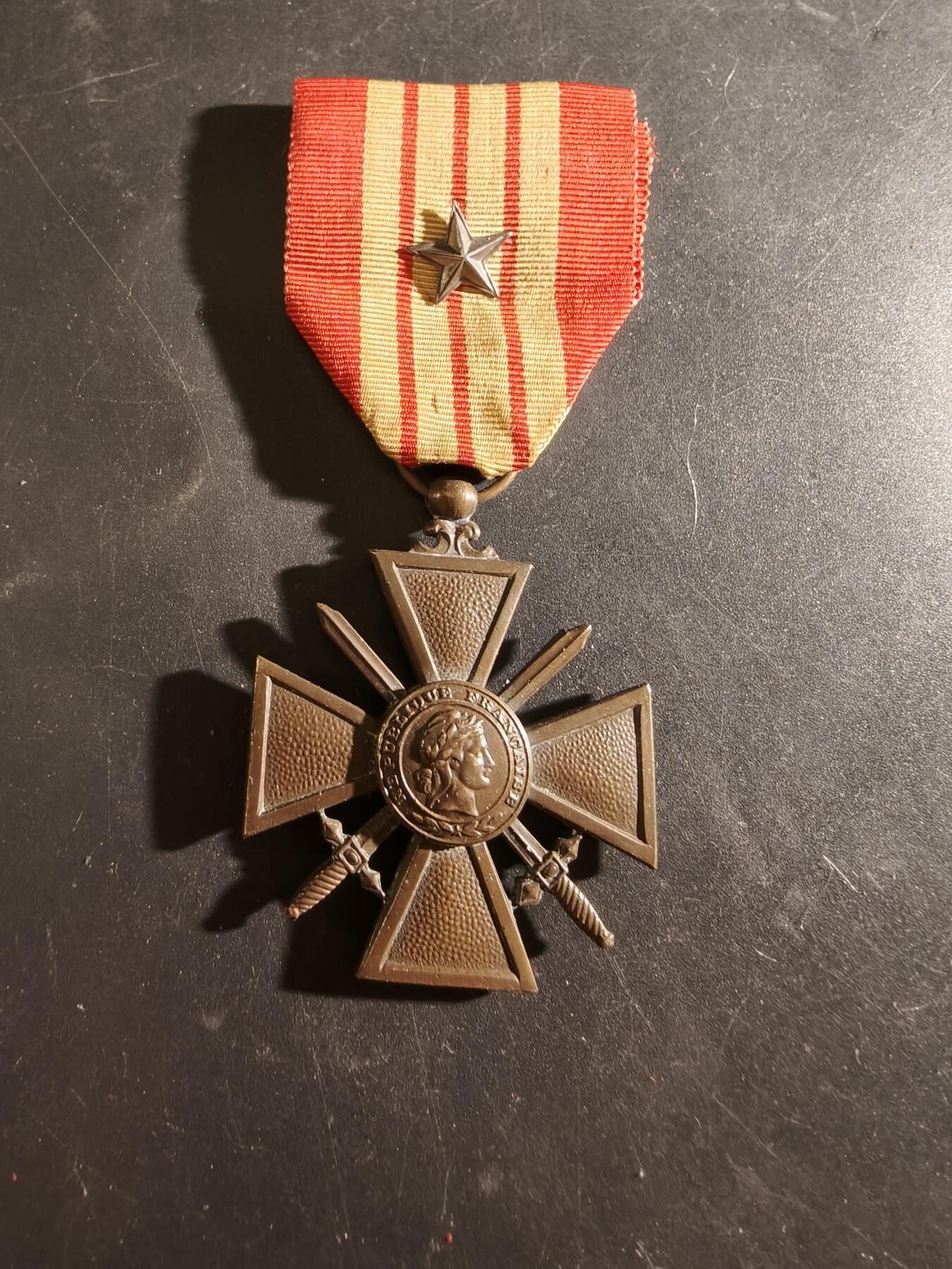 老王徽章第186期 法国1939版战争十字奖章   一颗铜星勋饰