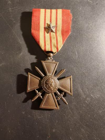 老王徽章第186期 - 法国1939版战争十字奖章   一颗铜星勋饰