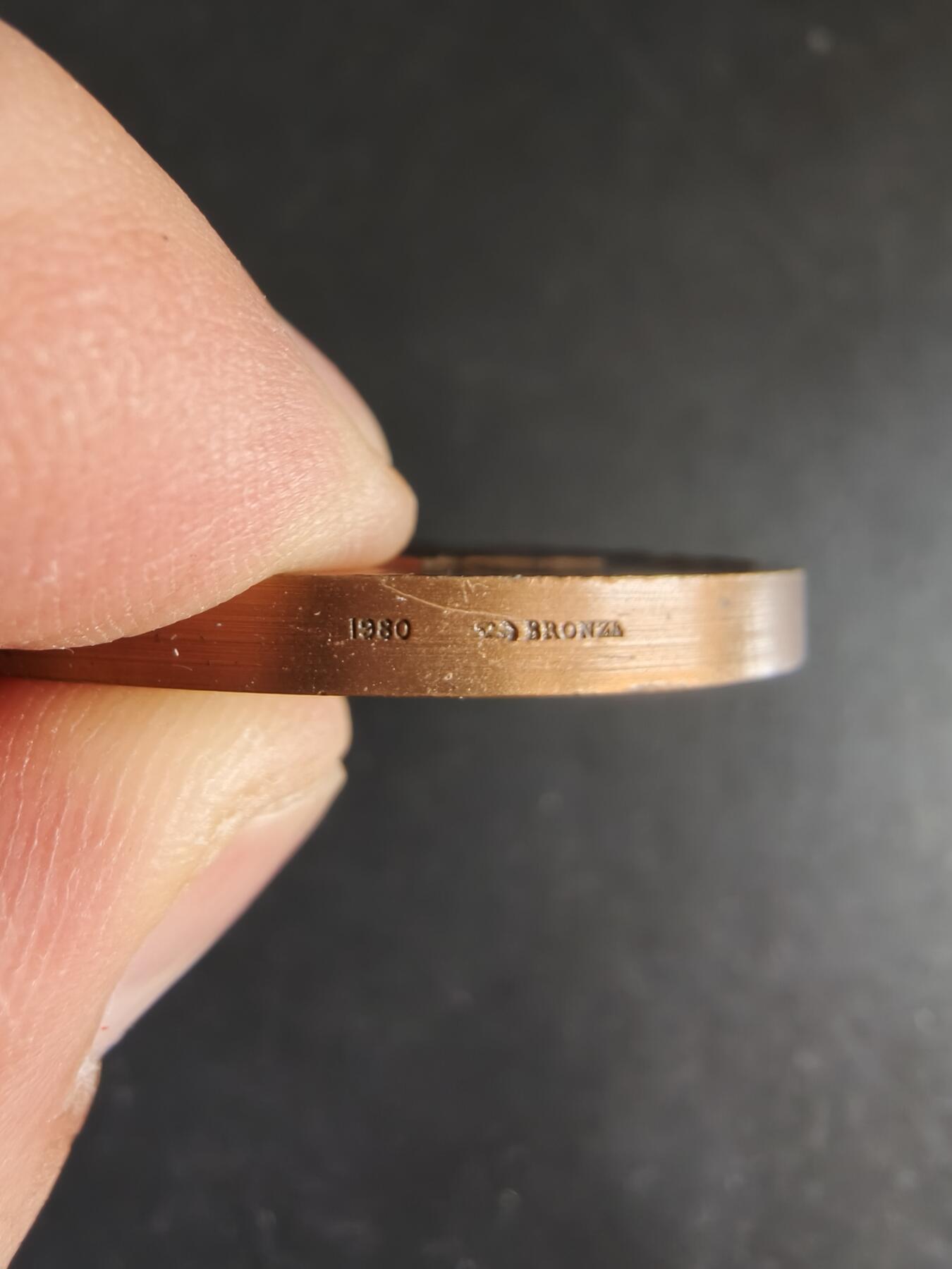 老王徽章第186期 法国塔希罗尔市大铜章    直径50mm    重量73.1g