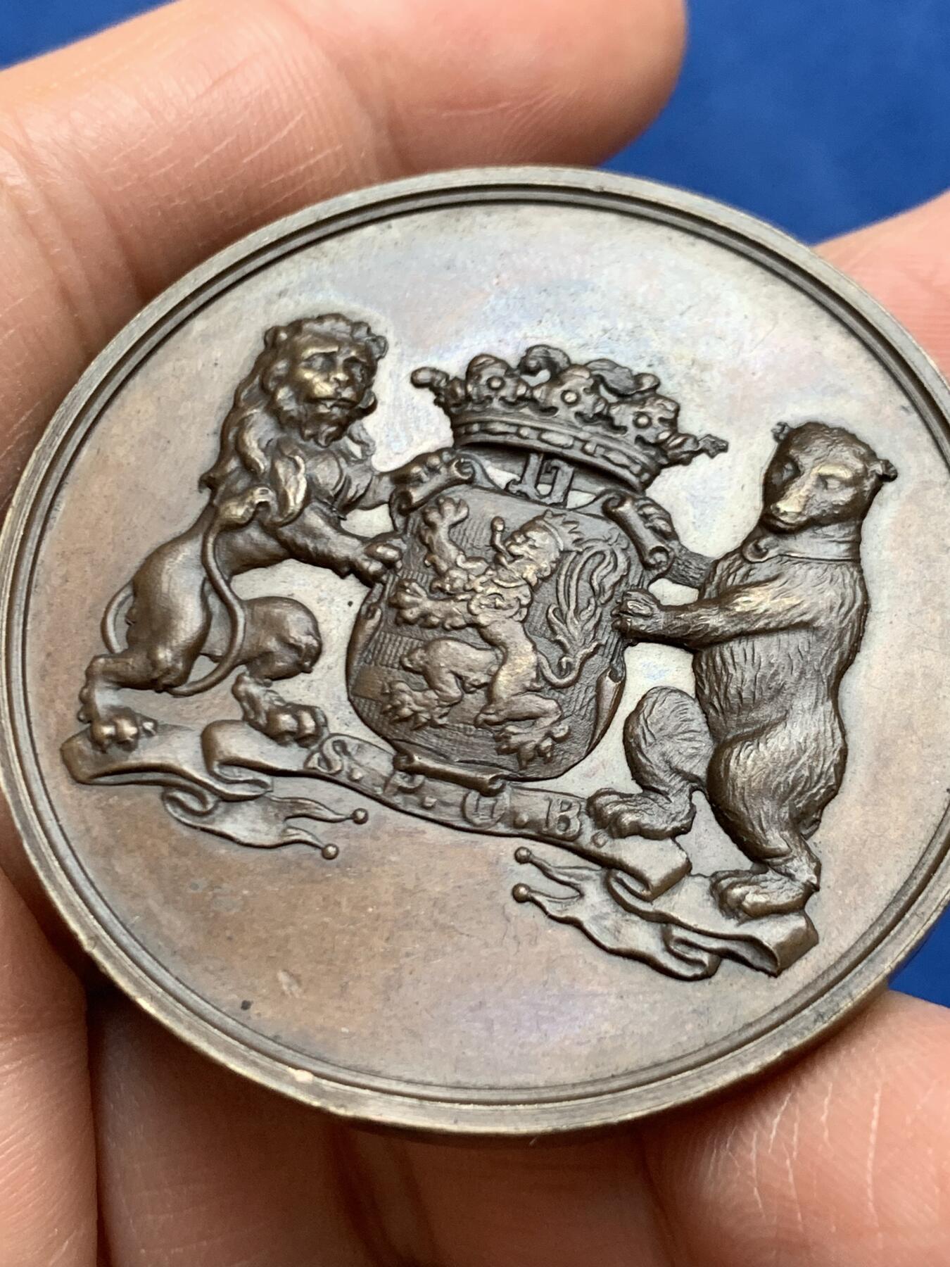 《竞宝斋》第469场 周日，周一 2场连拍 （全场包邮）欢迎送拍 科学家西蒙.史迪文纪念章，数学、物理、工程和流体静力学的先驱者，双面高浮雕，品相佳，直径：47.5mm，重：59g