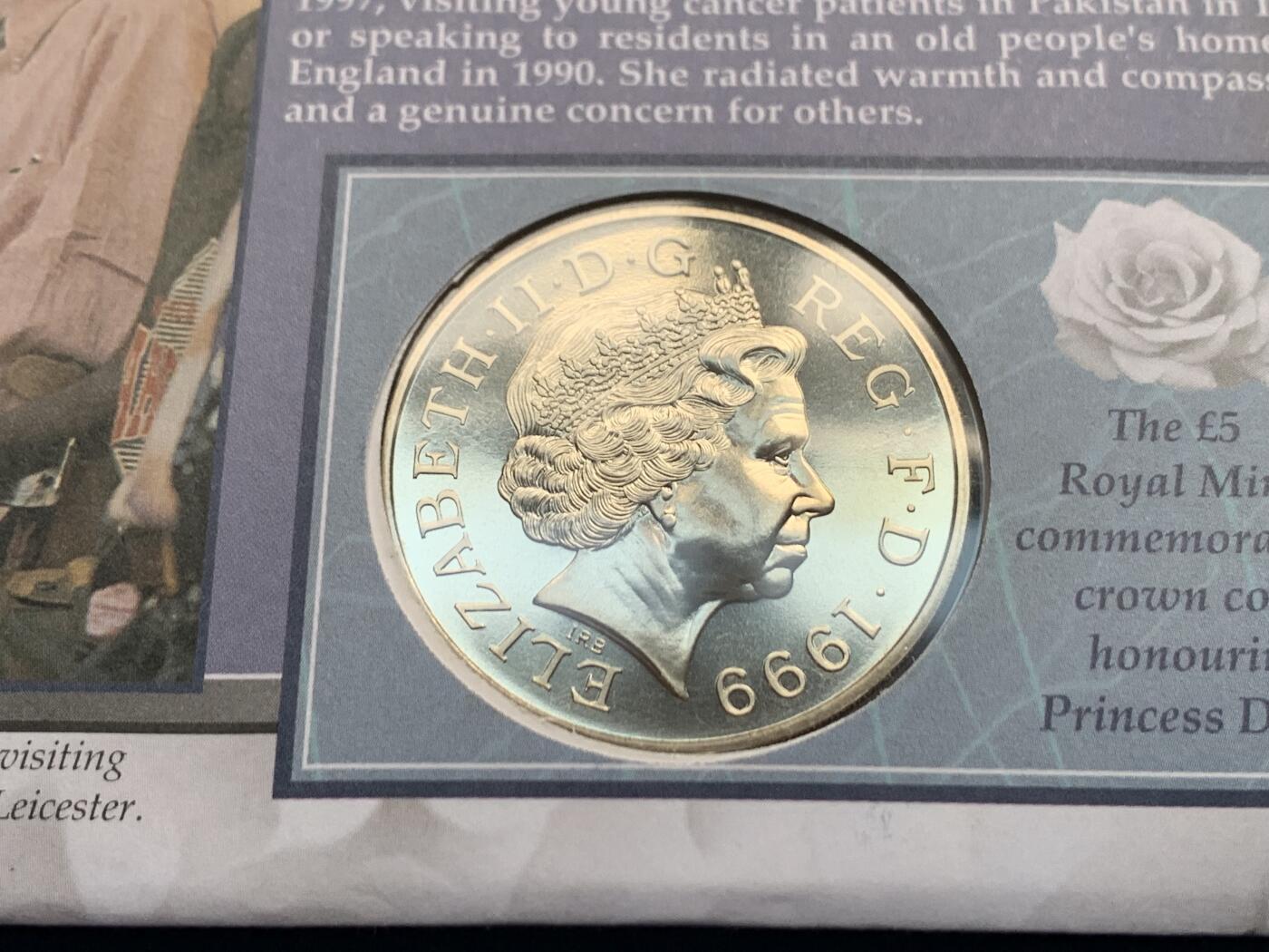 《竞宝斋》第469场 周日，周一 2场连拍 （全场包邮）欢迎送拍 英国1999年戴安娜王妃5镑纪念币，邮币封，附5张邮票和邮封