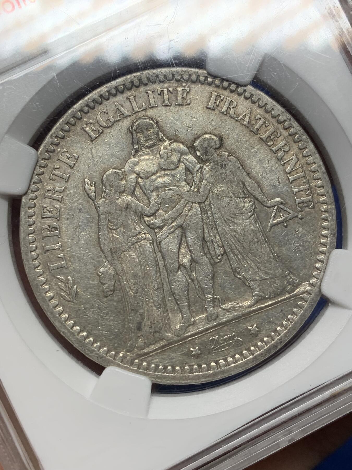 《竞宝斋》第469场 周日，周一 2场连拍 （全场包邮）欢迎送拍 法国1873年大力神5法郎银币，盒子有磕碰