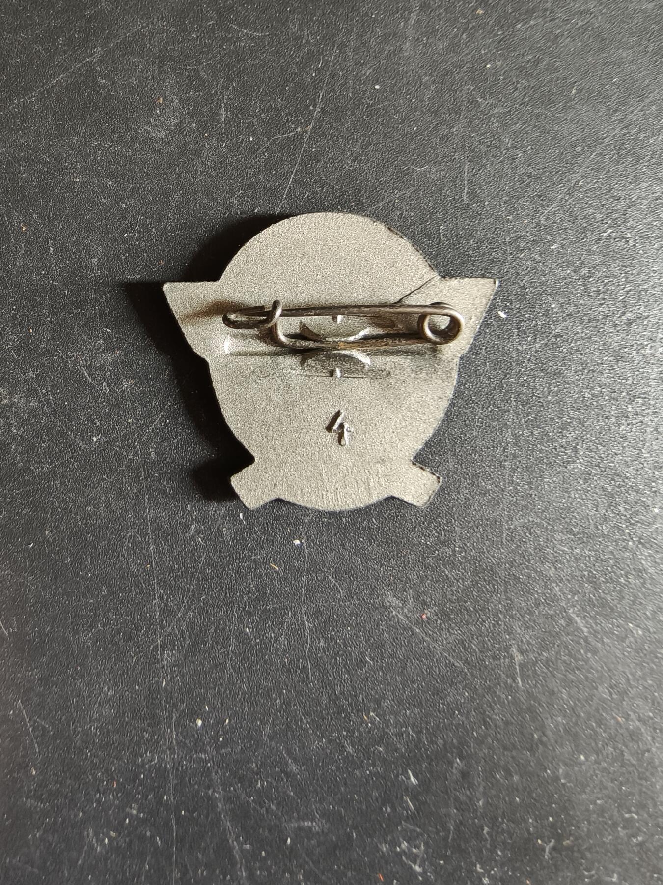 老王徽章第186期 德三1942年警察日证章