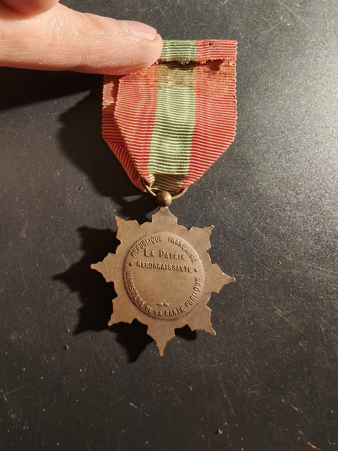 老王徽章第186期 法国铜级母亲奖章