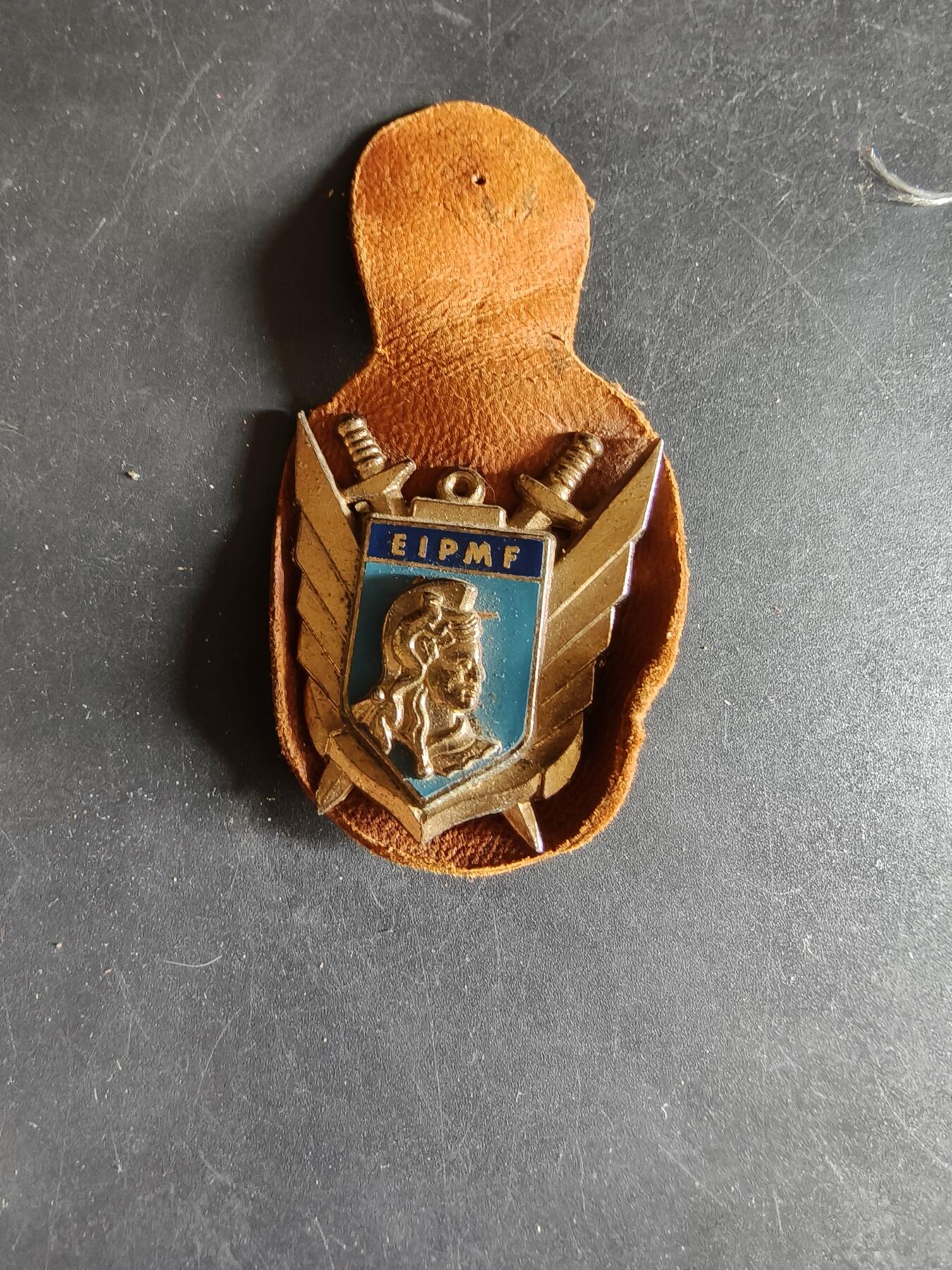 老王徽章第186期 法国卡尔皮凯女性军事人员跨军种学校证章