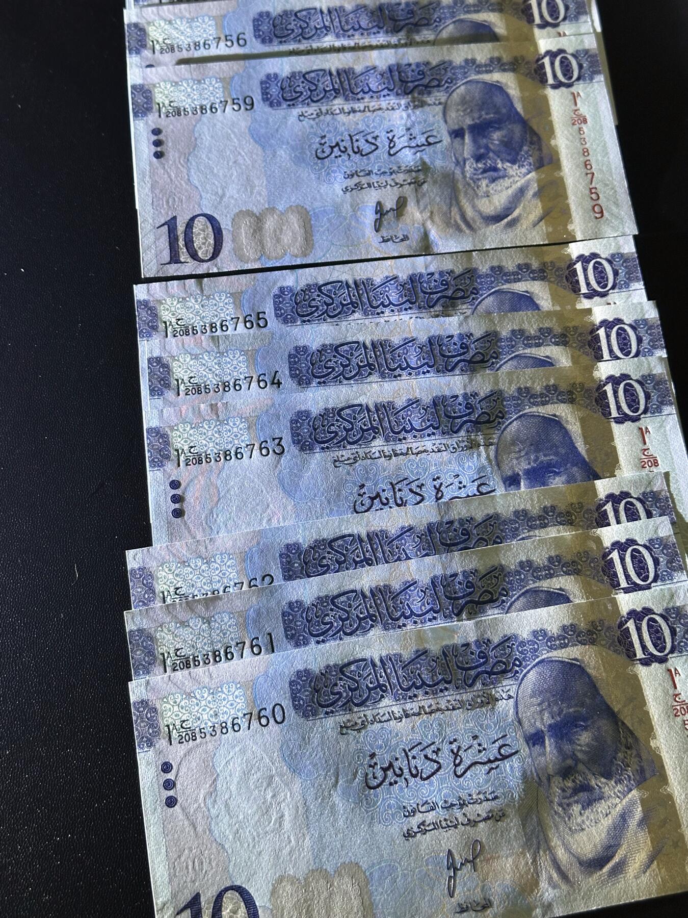 《外钞收藏家》第六百一十六期（精品场）（长期征集拍品、欢迎藏友们联系合作） 利比亚10第纳尔 10张一起 部分连号 全新UNC