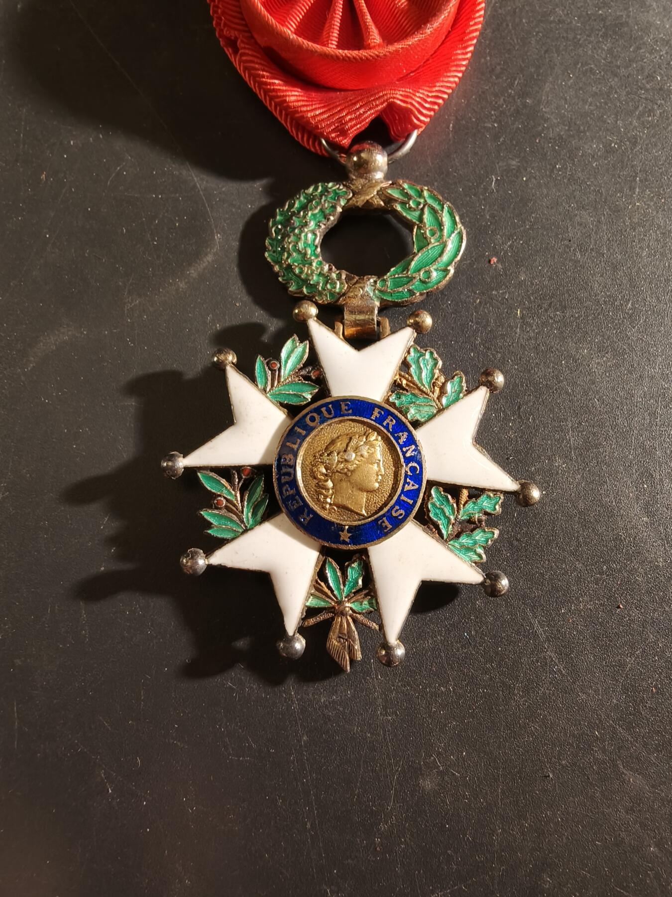 老王徽章第186期 法国军官级荣誉军团勋章    四共时期    原盒