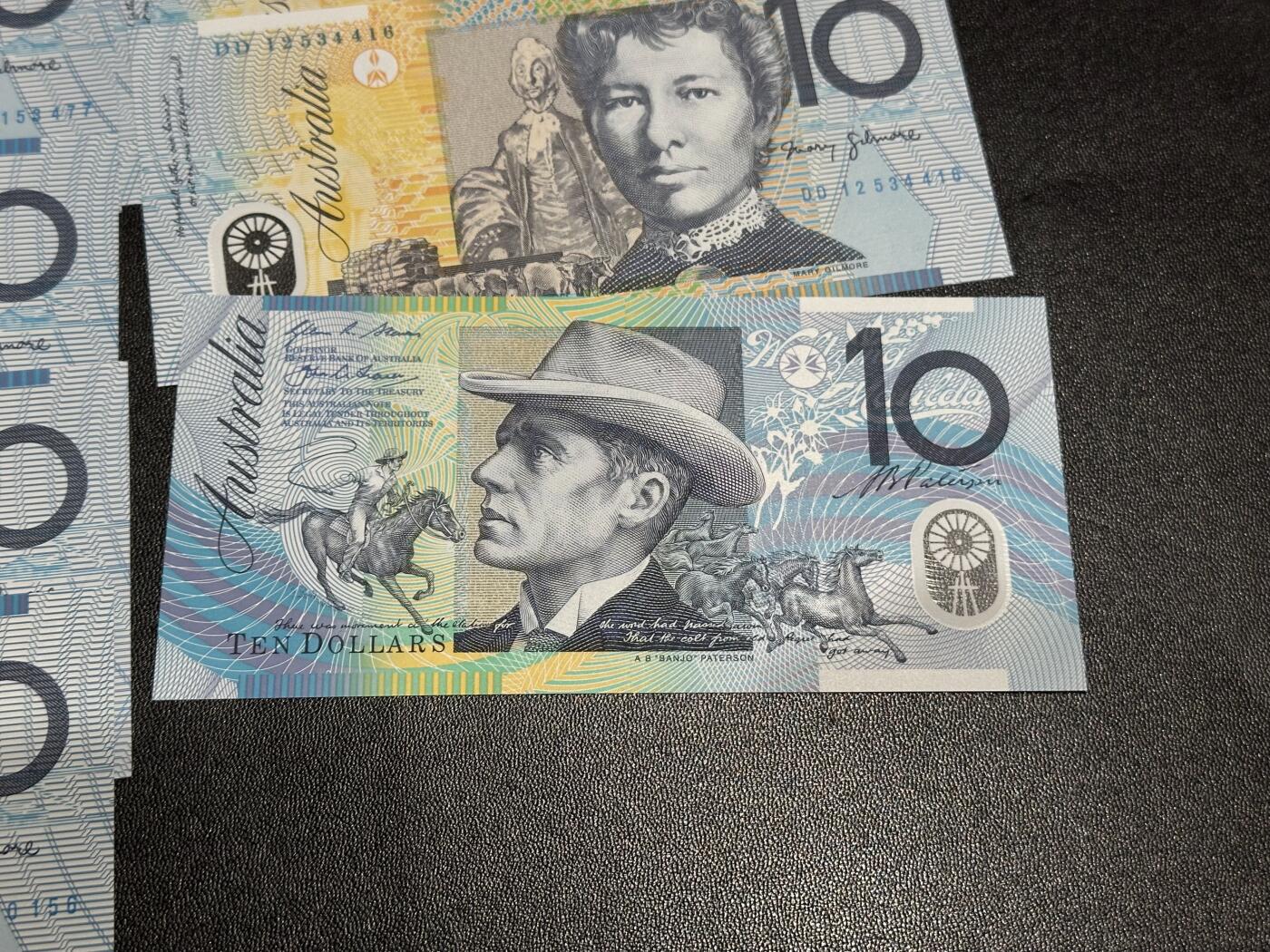 《外钞收藏家》第六百一十六期（精品场）（长期征集拍品、欢迎藏友们联系合作） 澳大利亚塑料钞10元 7个年份 8张一起 全新UNC 