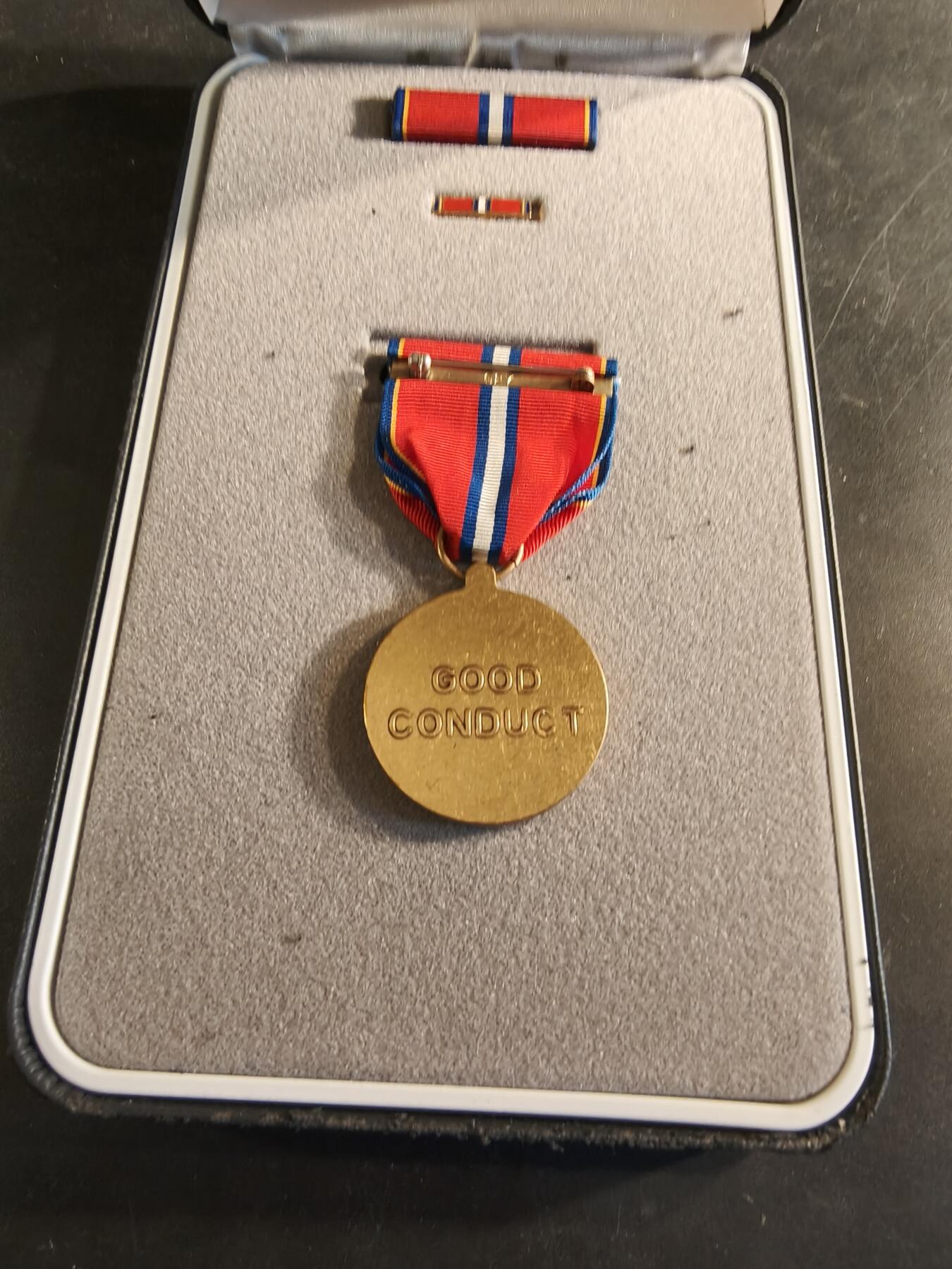 老王徽章第186期 美国海岸警备队品德优良奖章 原盒带略和珐琅略 少见全套