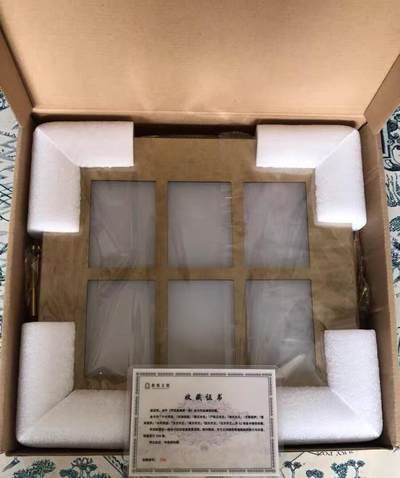 卡牌限时031期专场（21号晚21点截拍） - 传世敦煌，典藏档6宫展架两个，官方出品，带编号206，原包装盒未拆封，只是展架，不含卡，可放金卡与套卡。含两个展架+编号206，带证书