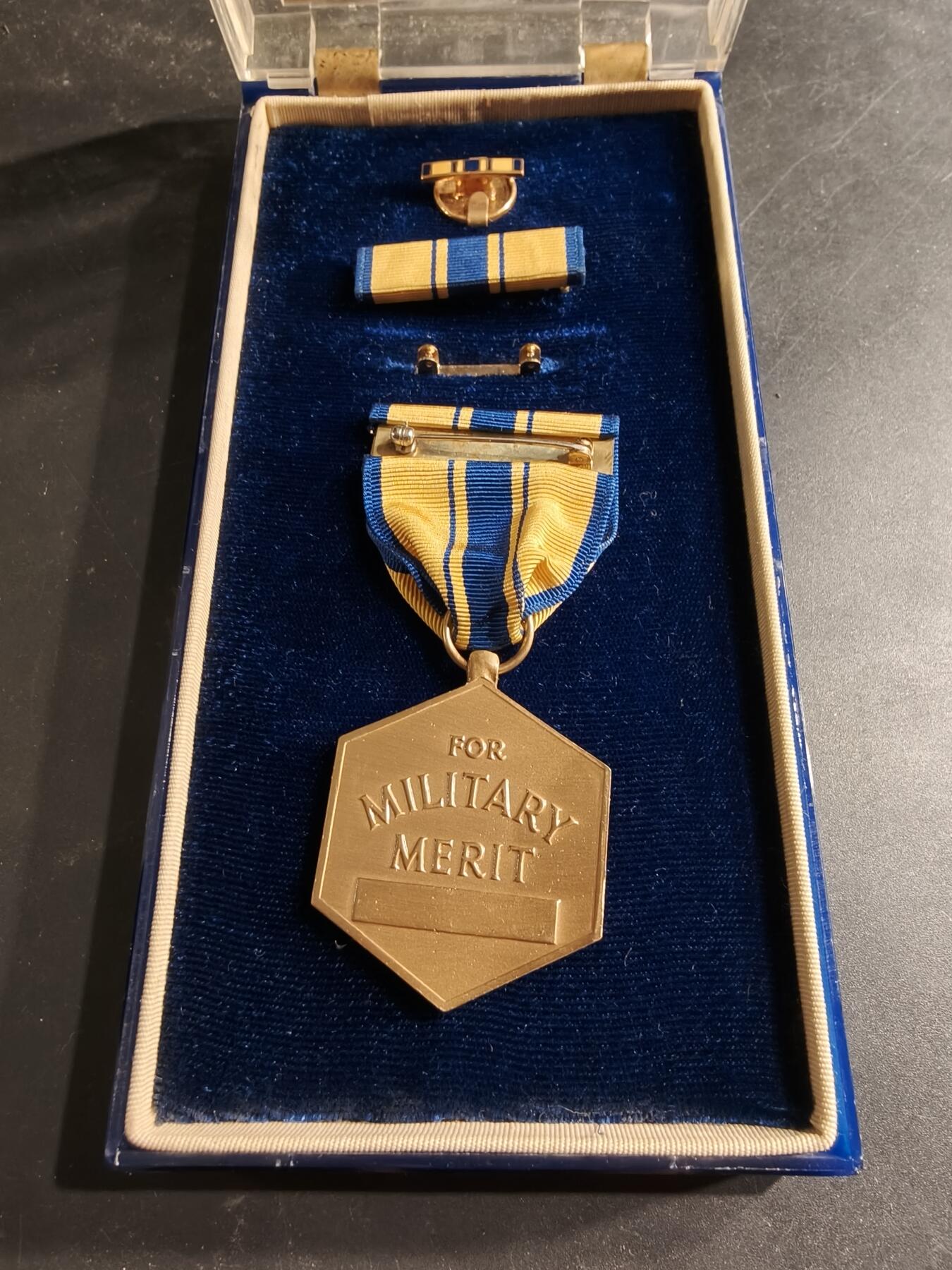 老王徽章第186期 美国空军军事功绩奖章 原盒带略和珐琅略 少见全套